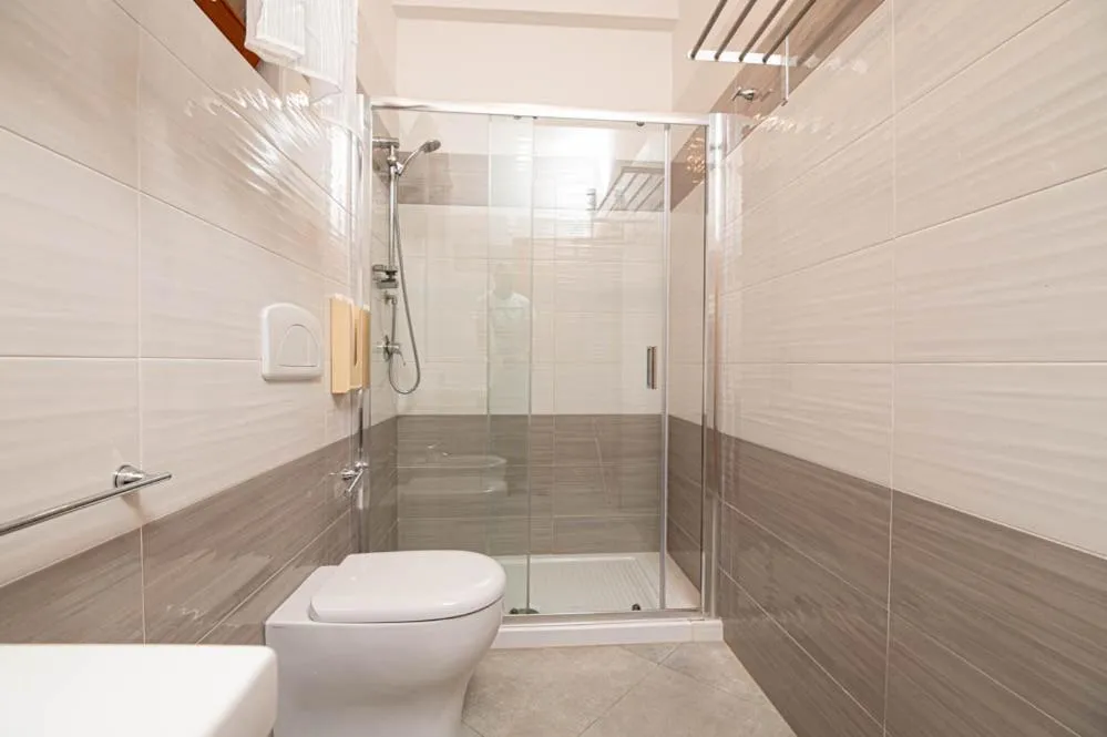 Shower in Ghiacci Vecchi Residence