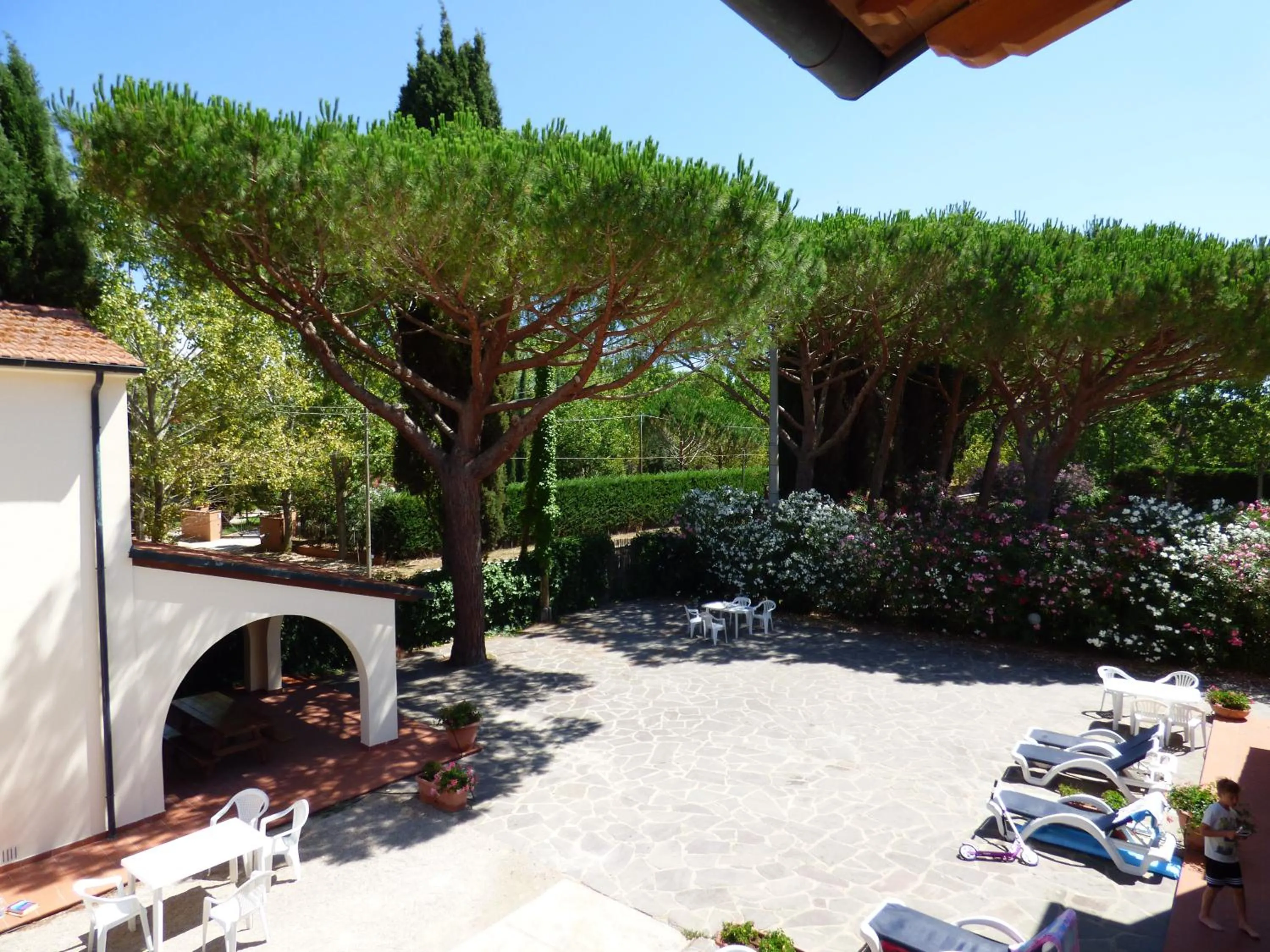Quiet street view in Ghiacci Vecchi Residence