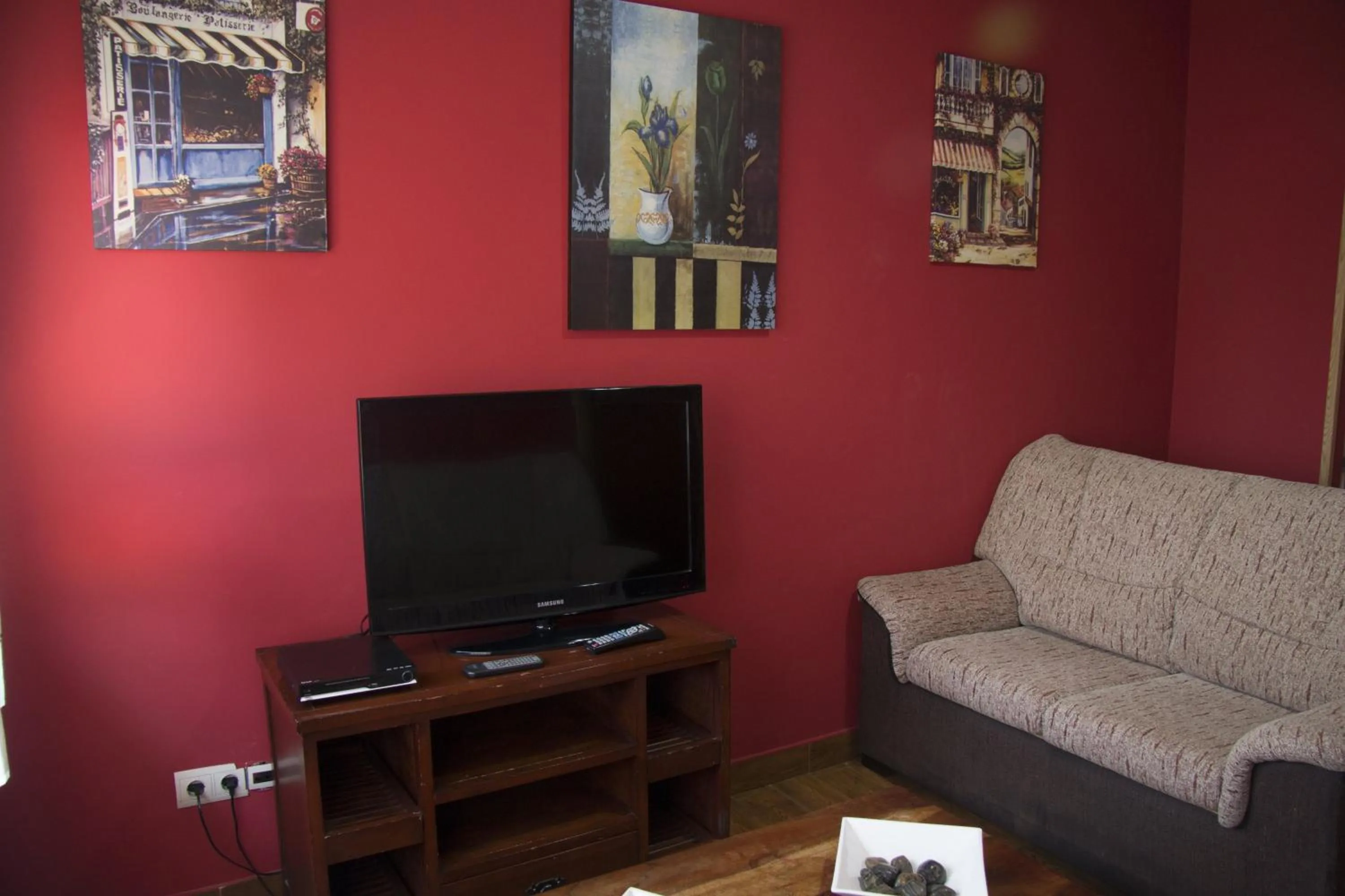 TV and multimedia in Apartahotel Rural CollaRubio Luxury