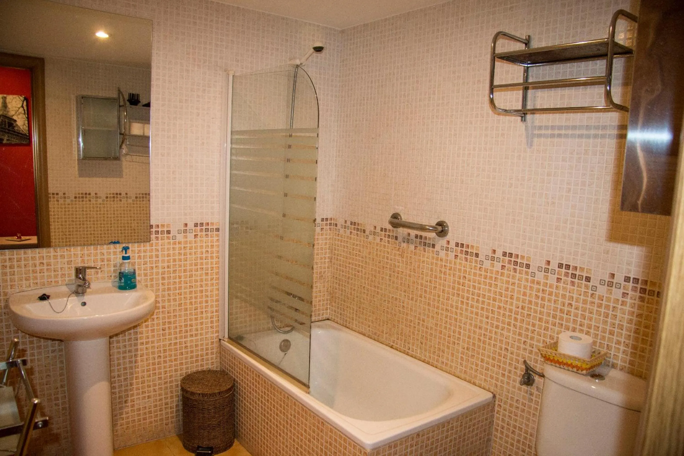 Shower in Apartahotel Rural CollaRubio Luxury