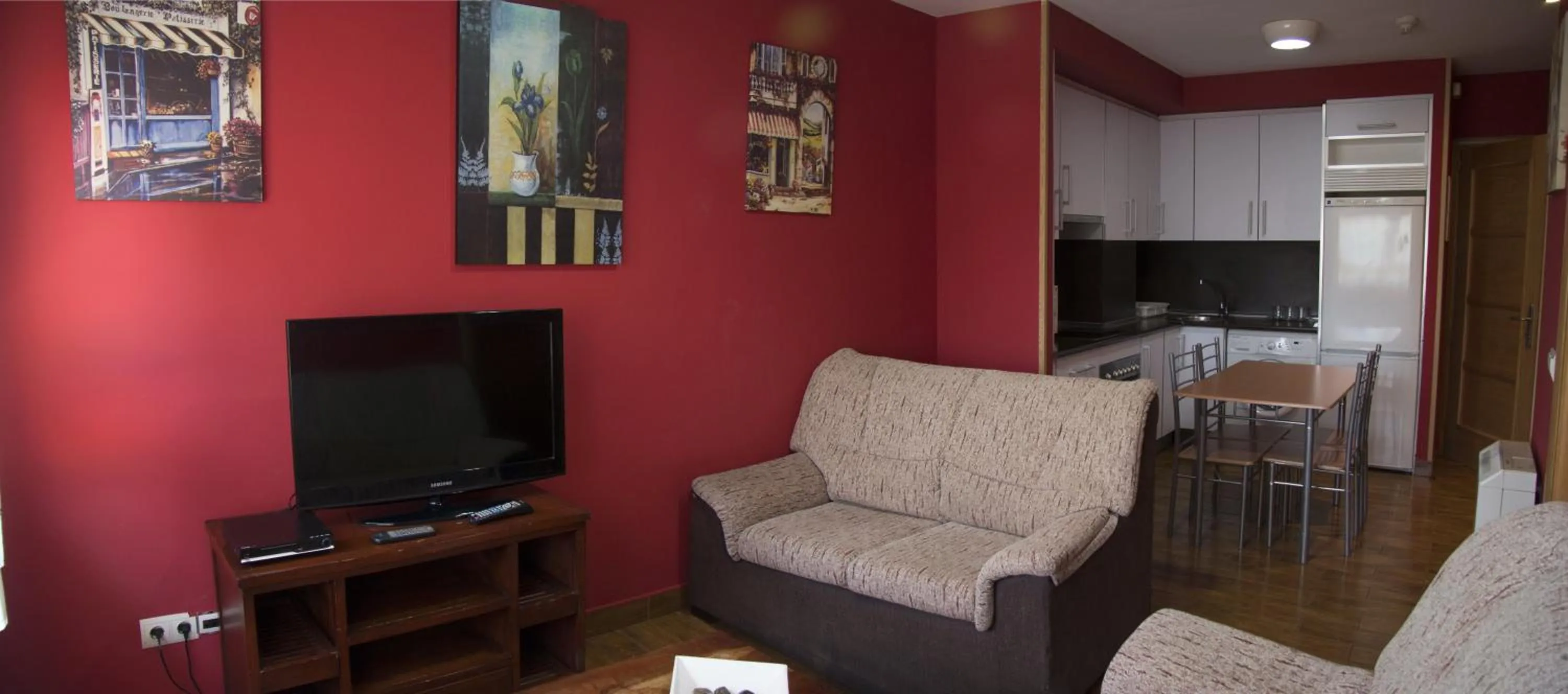 TV and multimedia in Apartahotel Rural CollaRubio Luxury