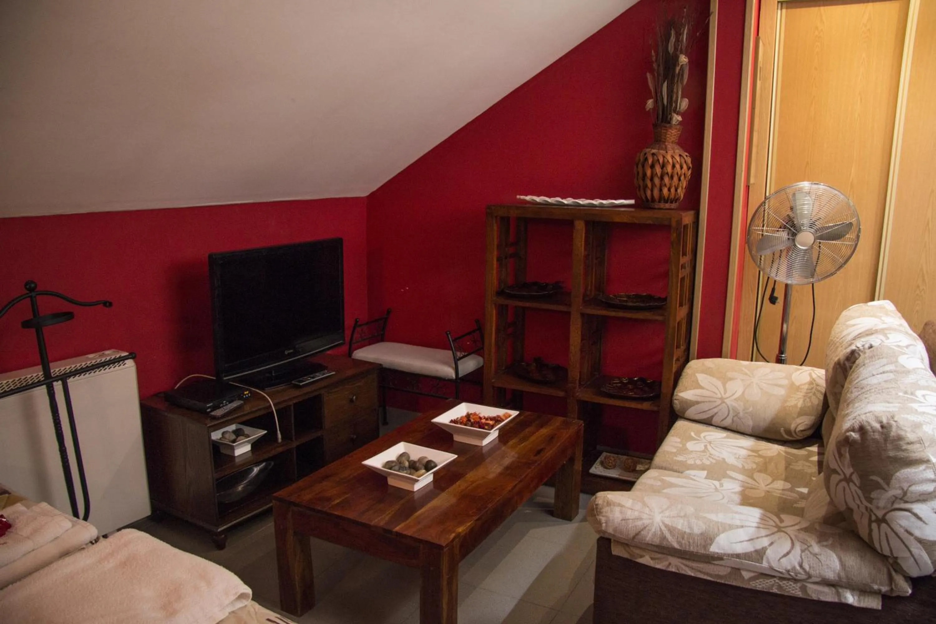 TV and multimedia in Apartahotel Rural CollaRubio Luxury