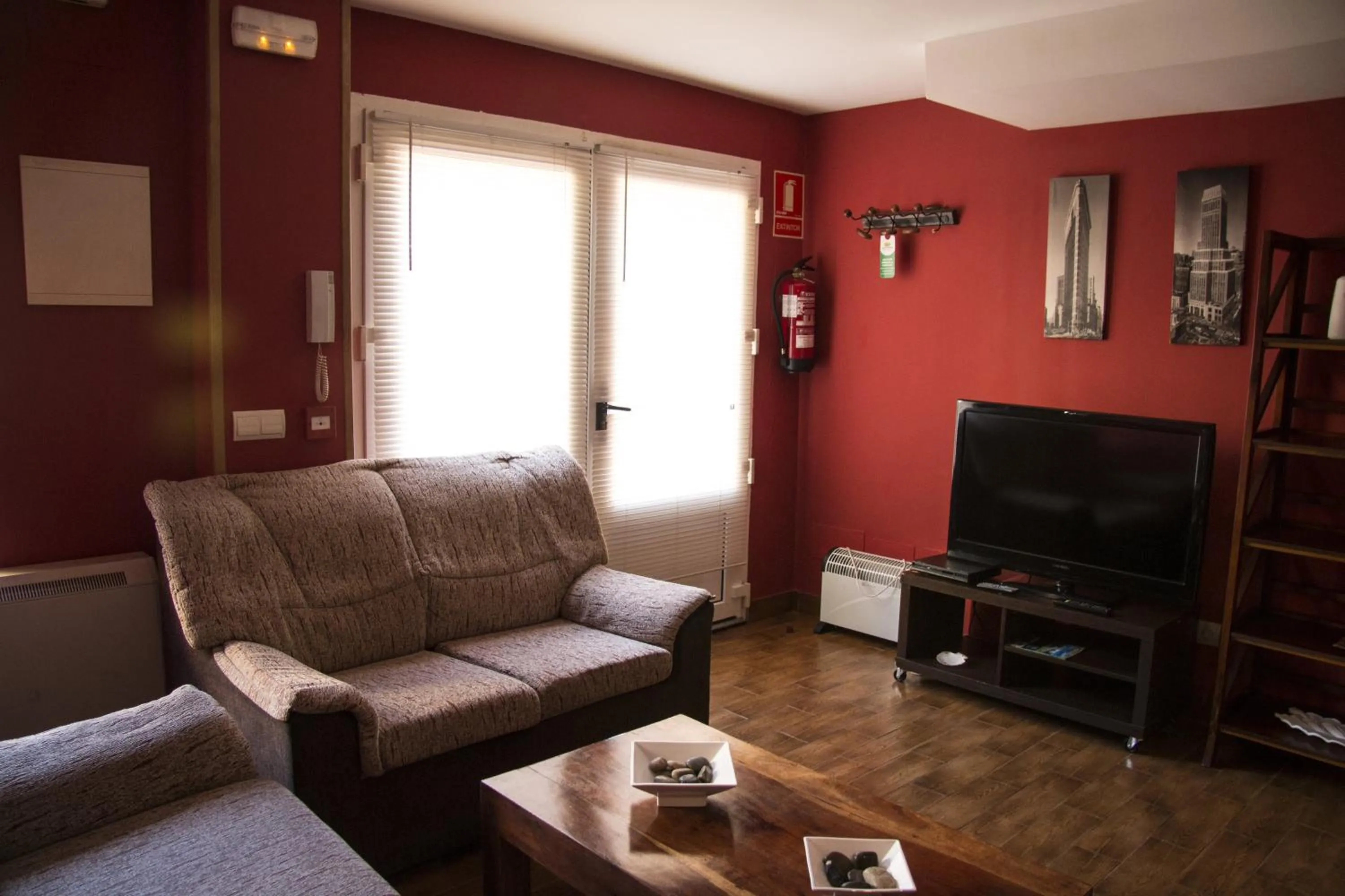 TV and multimedia in Apartahotel Rural CollaRubio Luxury