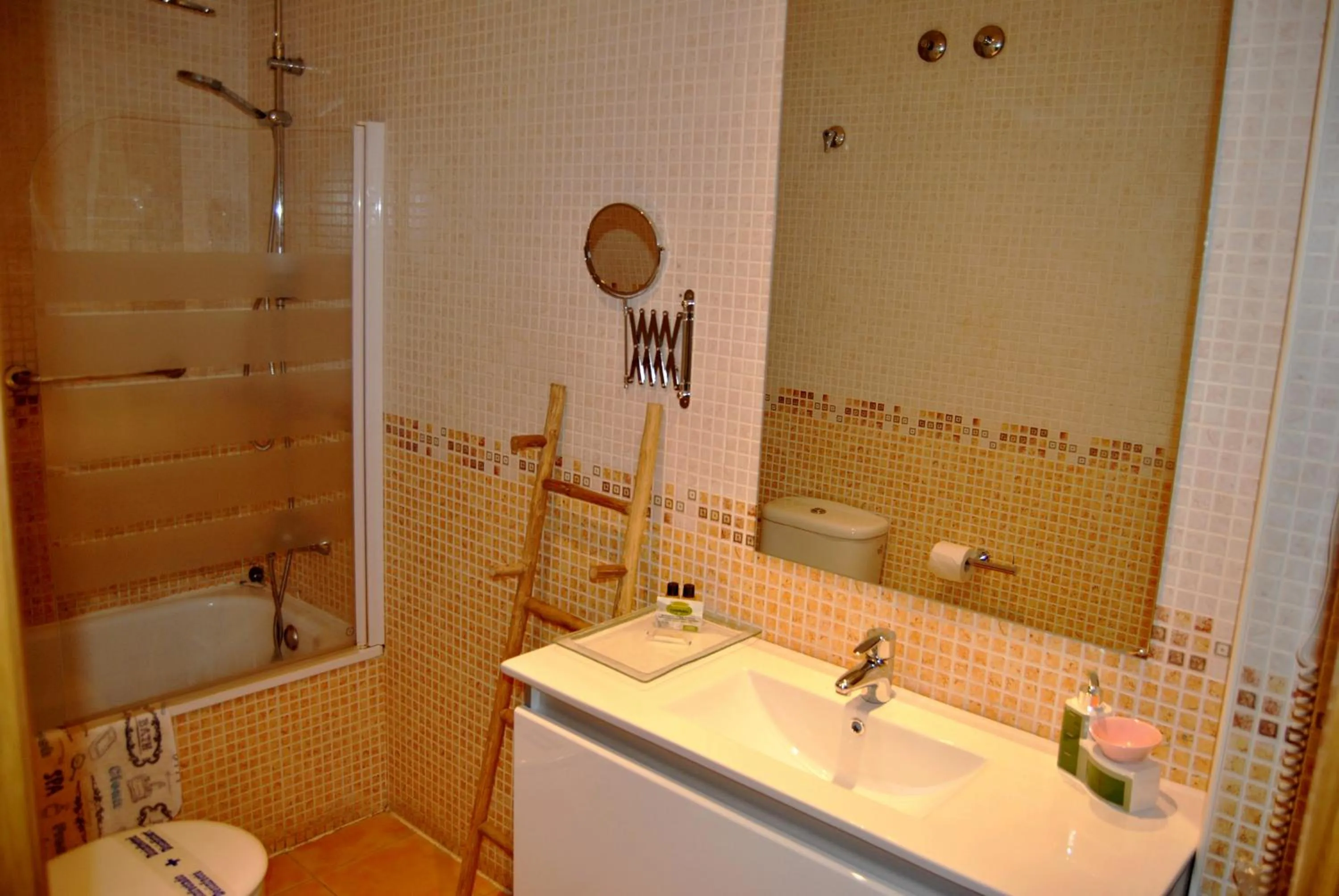 Bathroom in Apartahotel Rural CollaRubio Luxury