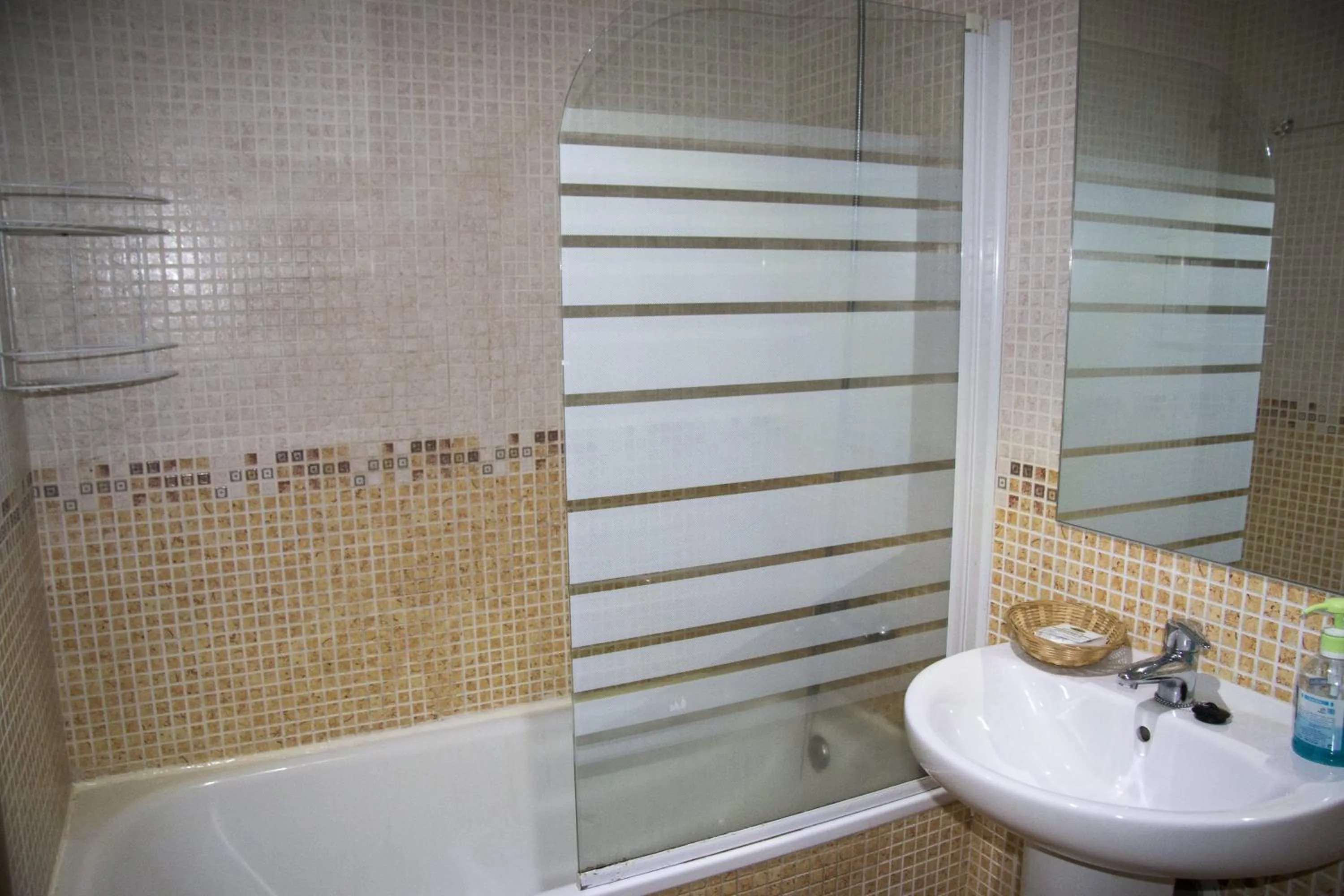 Shower in Apartahotel Rural CollaRubio Luxury