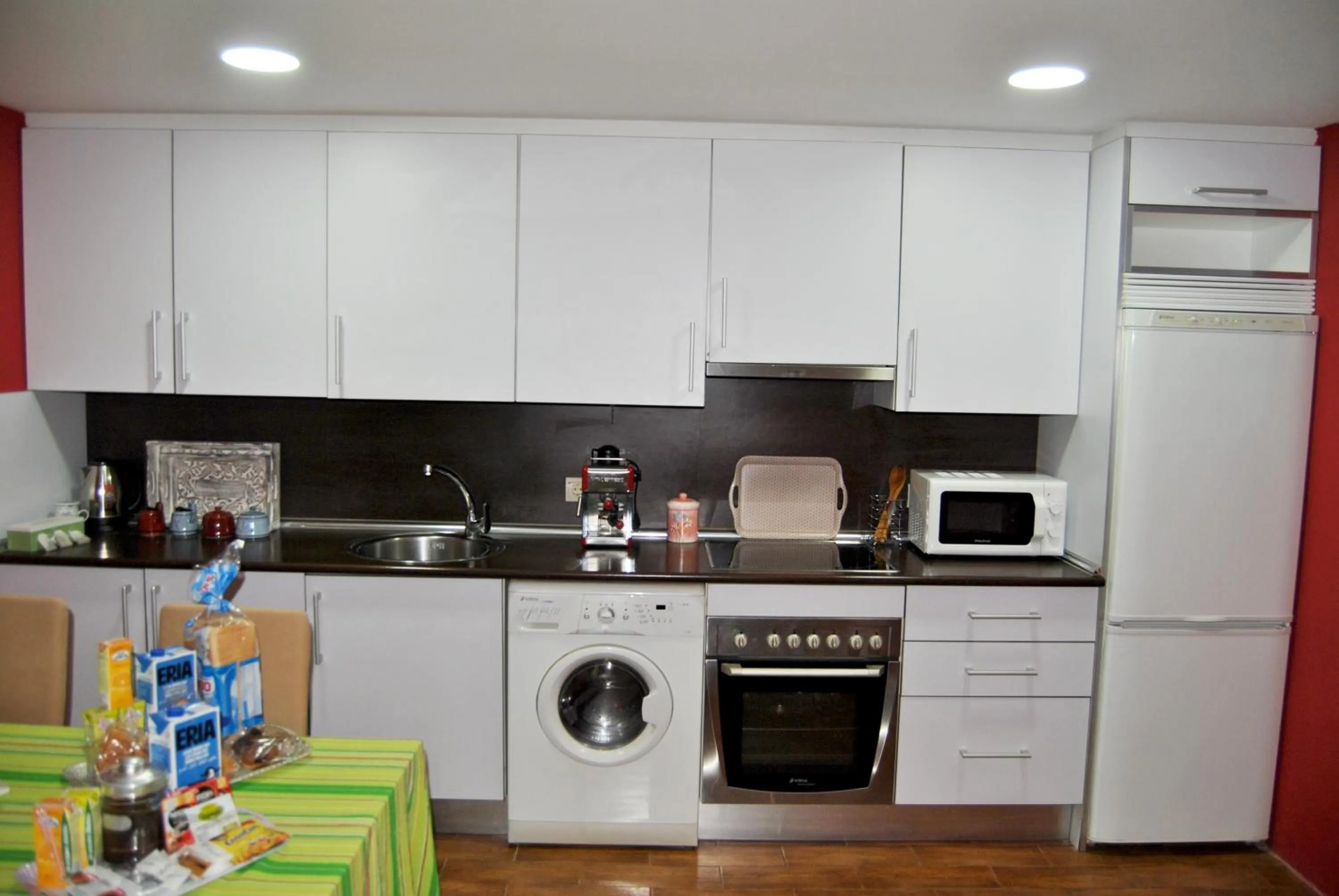 Kitchen or kitchenette in Apartahotel Rural CollaRubio Luxury