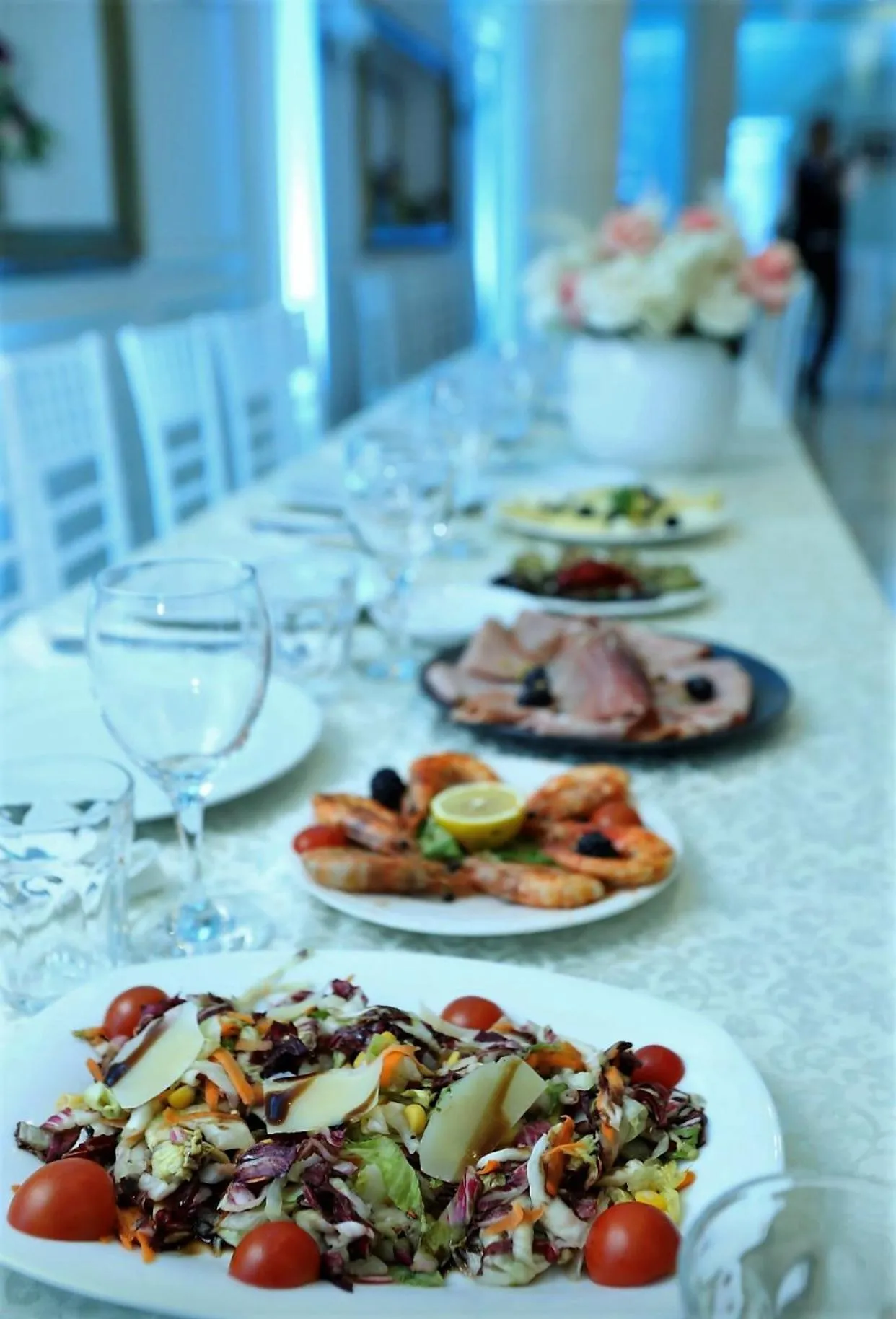 Restaurant/places to eat in Prince Hotel