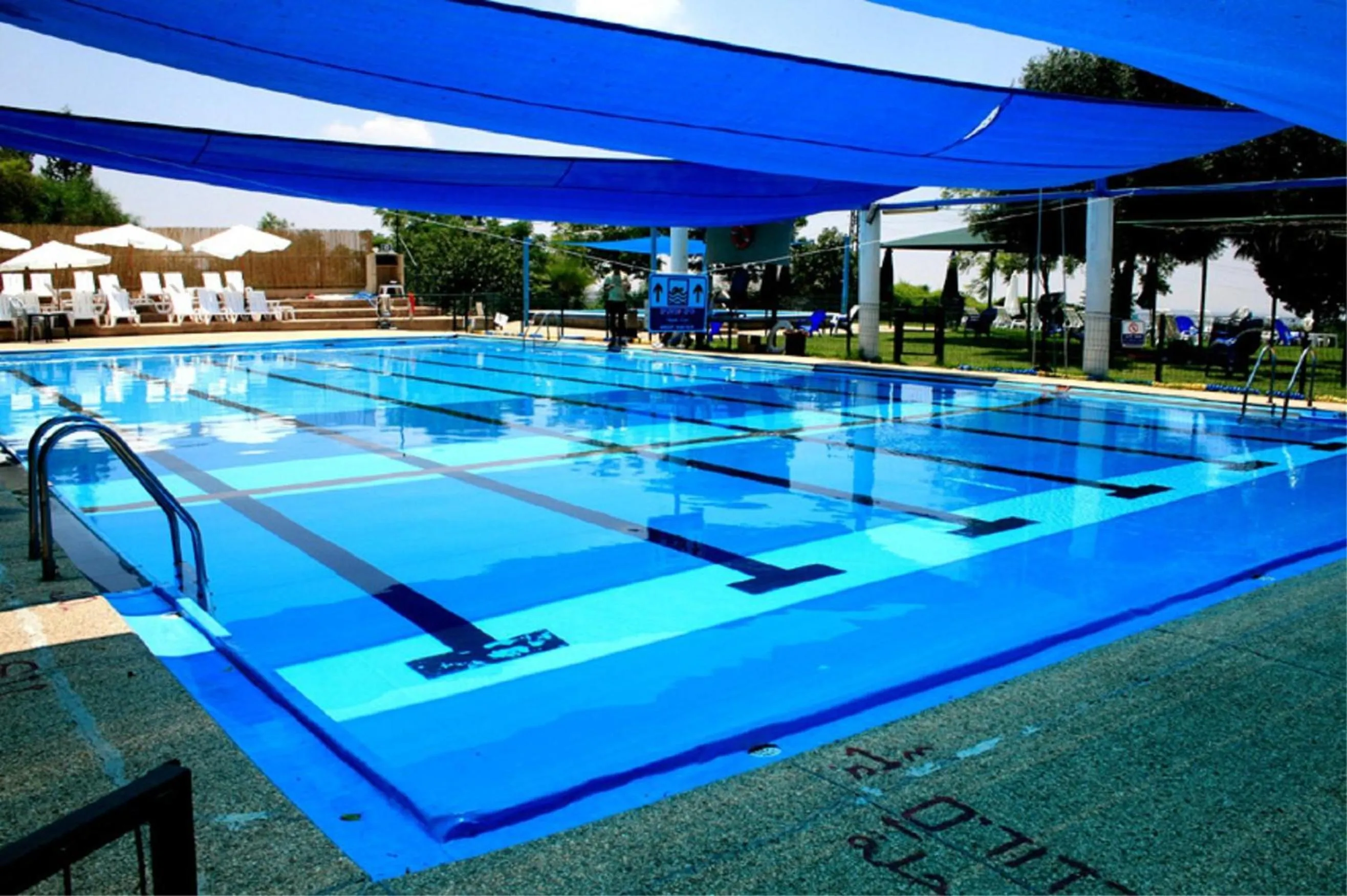 Swimming pool in Neve Shalom Hotel