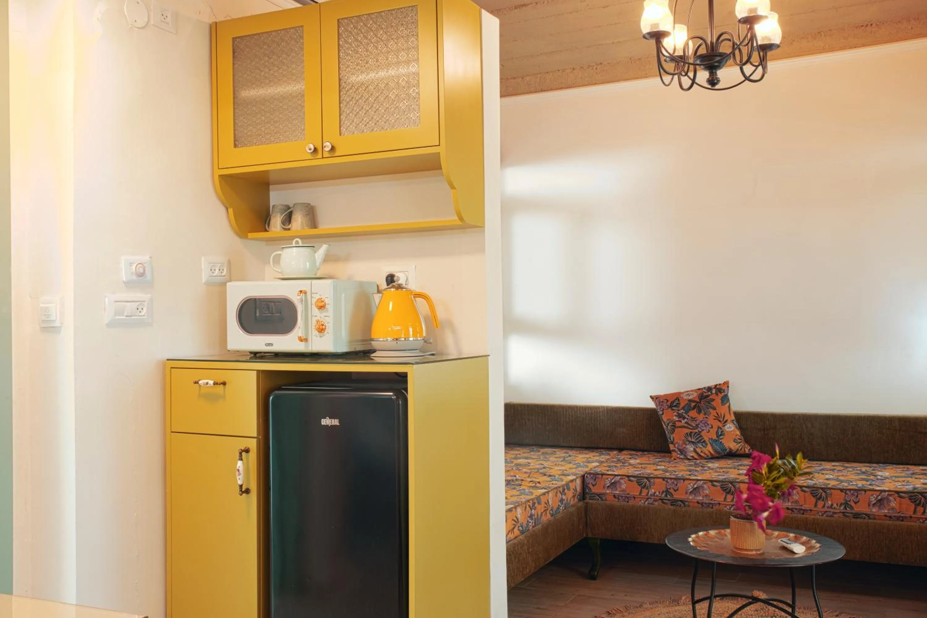 minibar in Neve Shalom Hotel