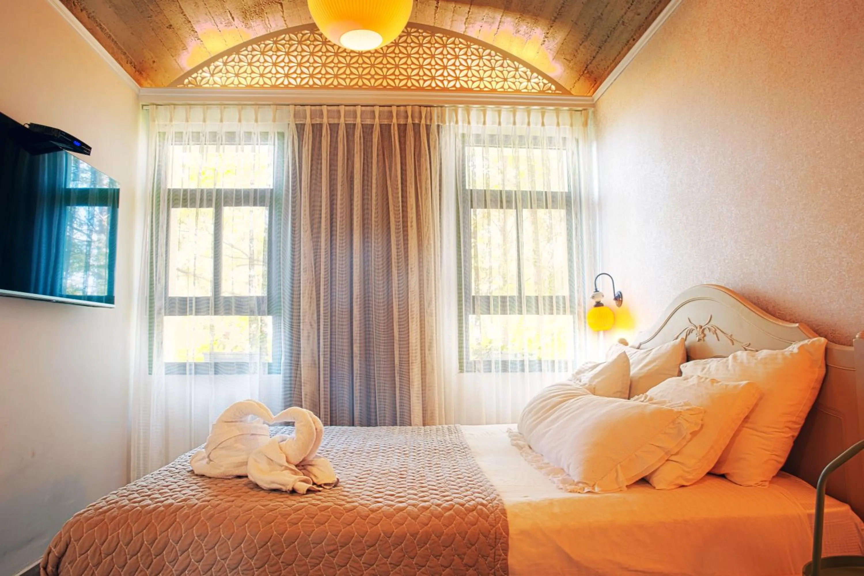 Photo of the whole room, Bed in Neve Shalom Hotel