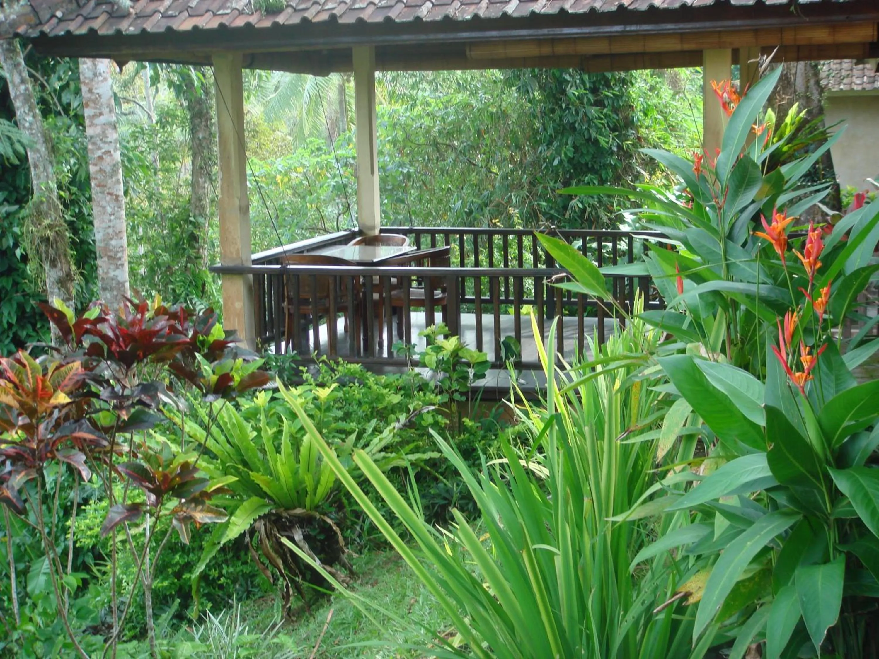 Restaurant/places to eat in Cempaka Belimbing Villa