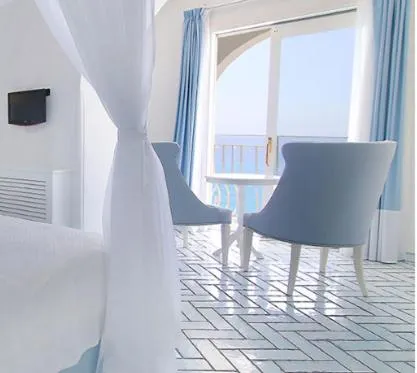 Bed in Hotel Marincanto