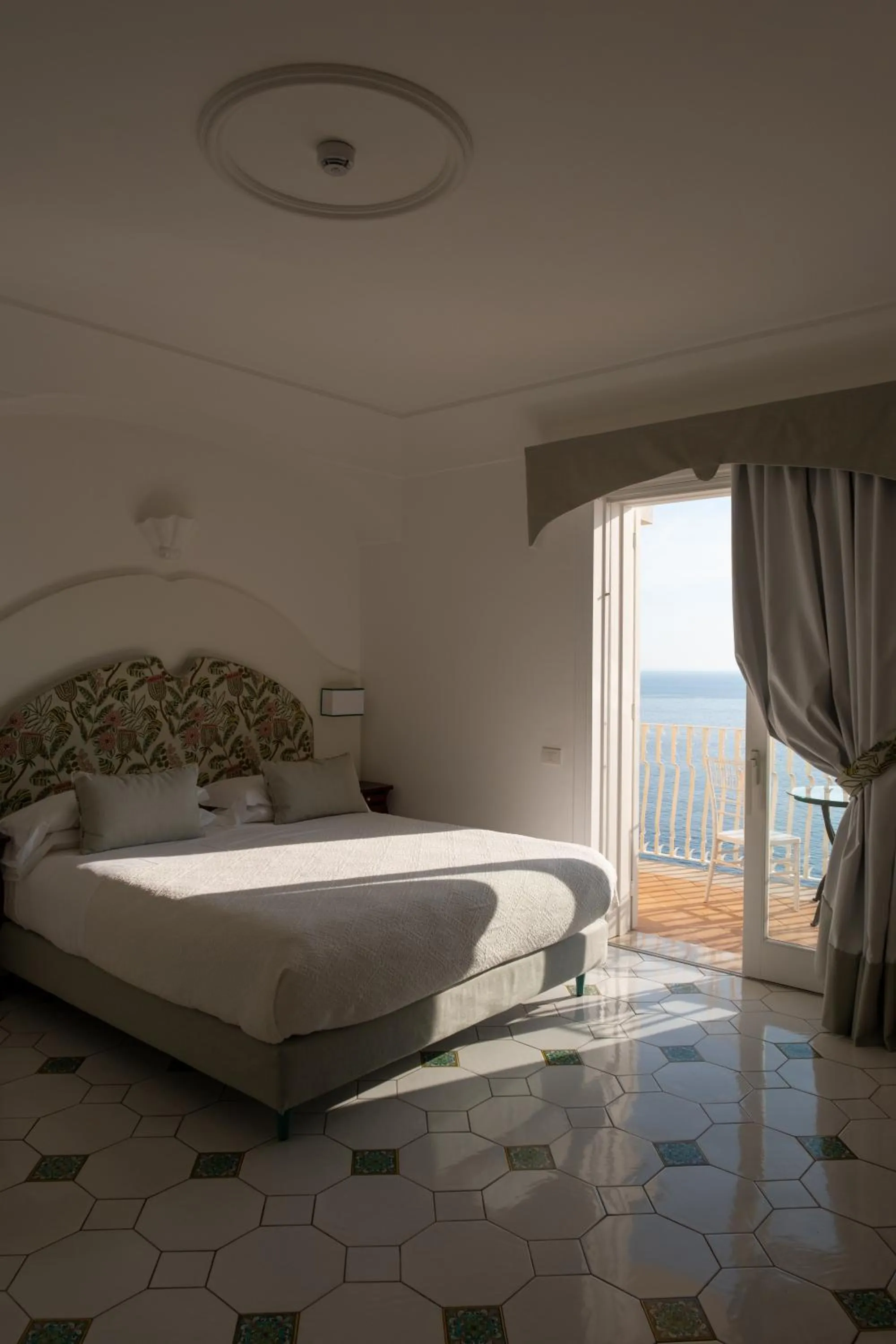 Bed in Hotel Marincanto