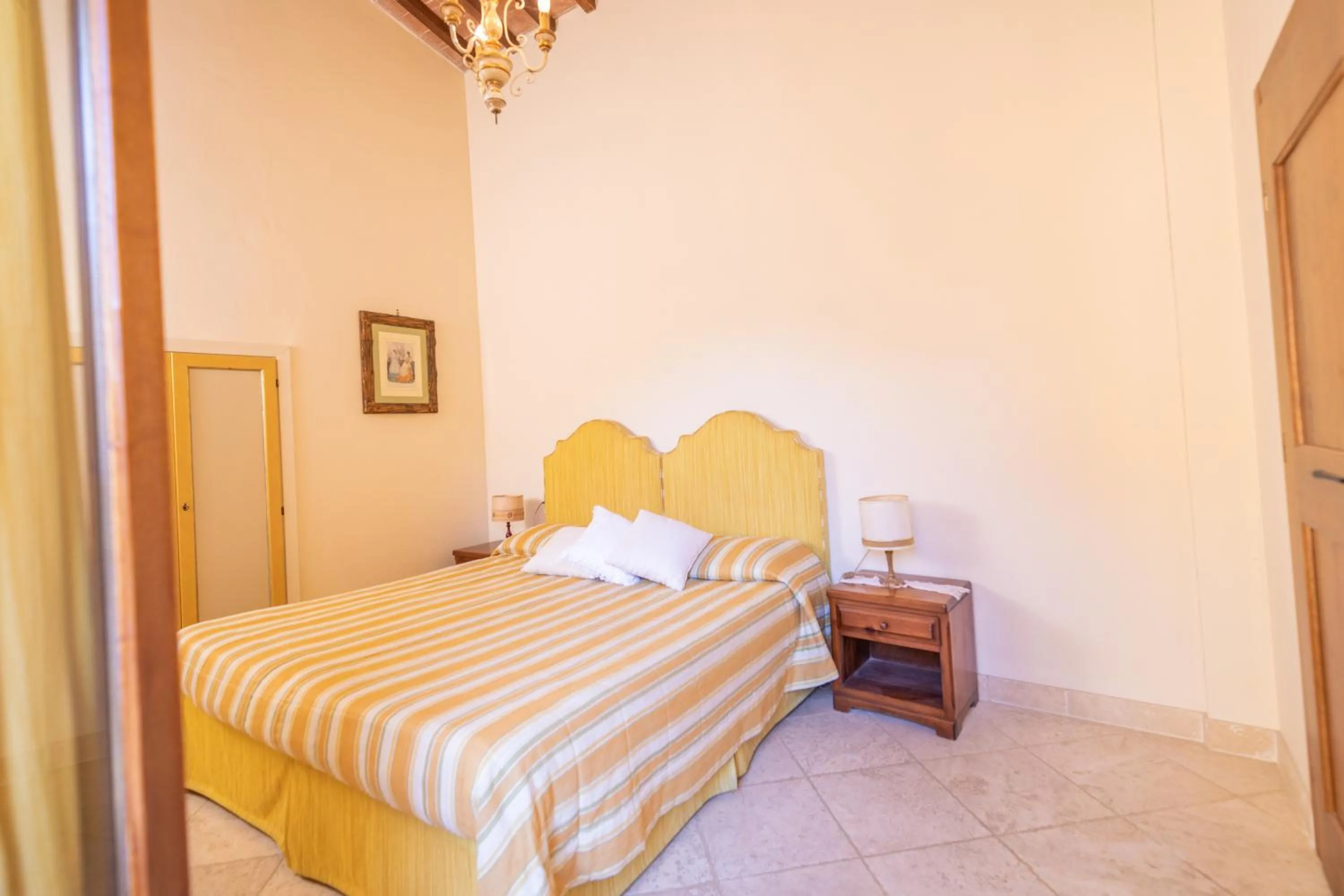 Suite with Garden View in Agriturismo diffuso Tenuta Armaiolo - widespread farmhouse