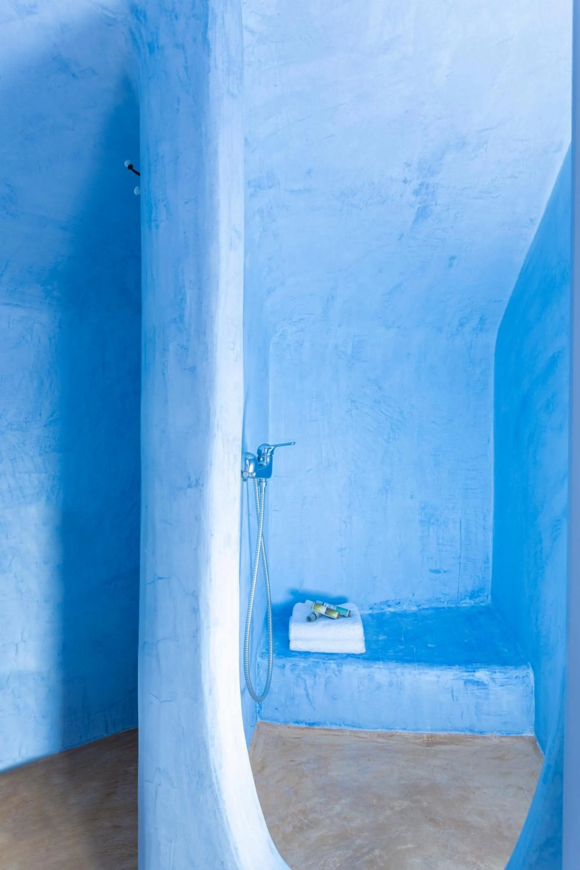 Bathroom, Bed in Windmill Villas