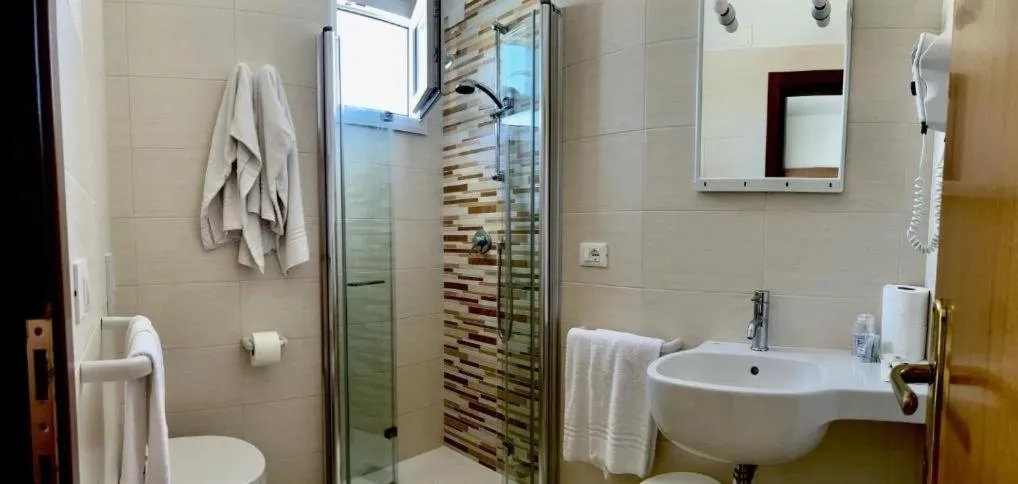 Shower in Hotel Galles