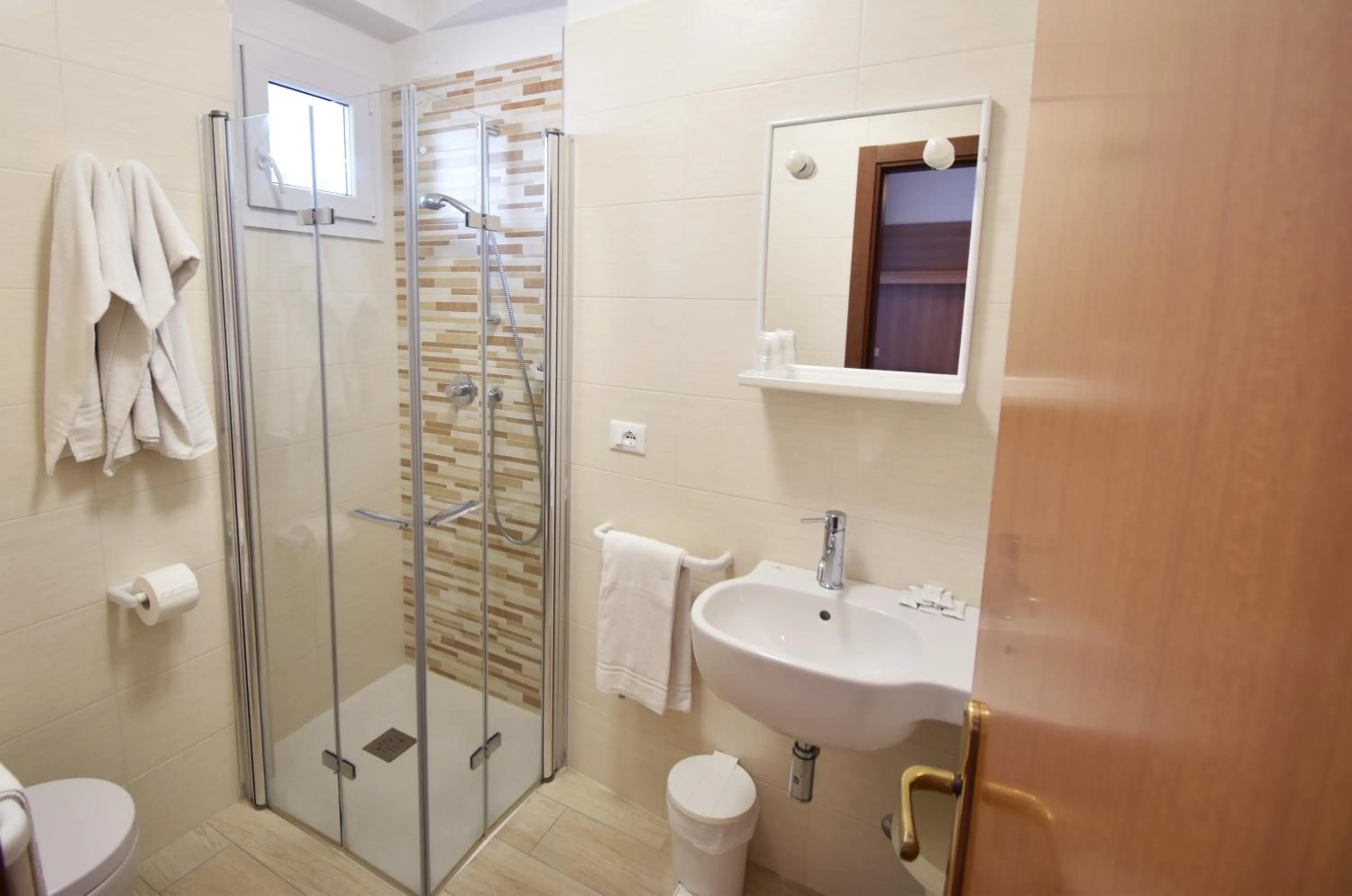 Shower in Hotel Galles