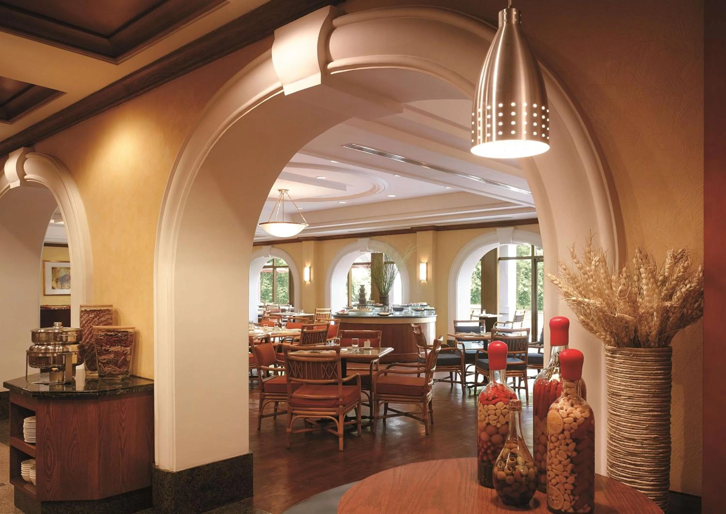 Restaurant/places to eat in Shangri-La Hangzhou - The back garden of West Lake