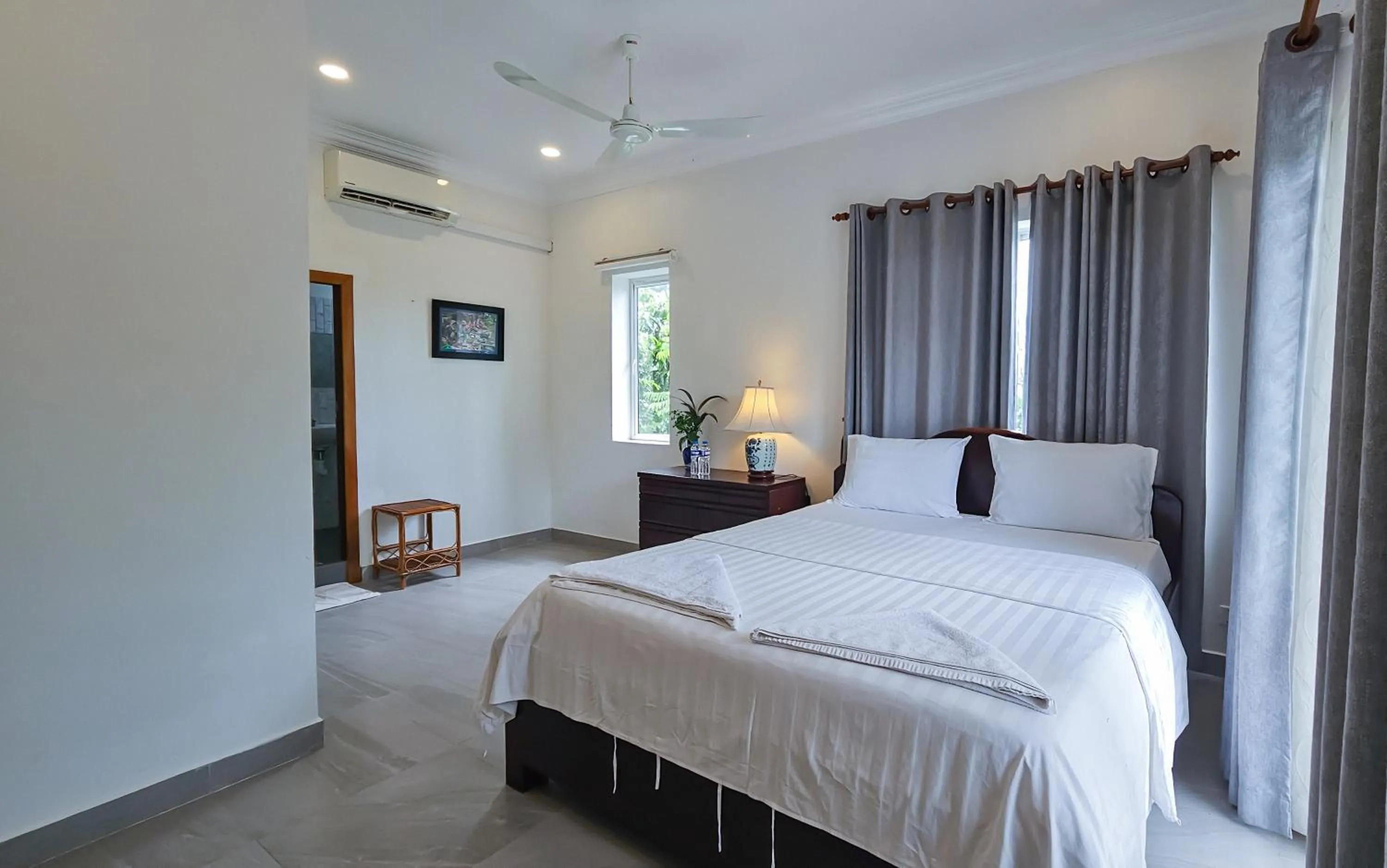 Bedroom, Bed in Sanssouci Kep