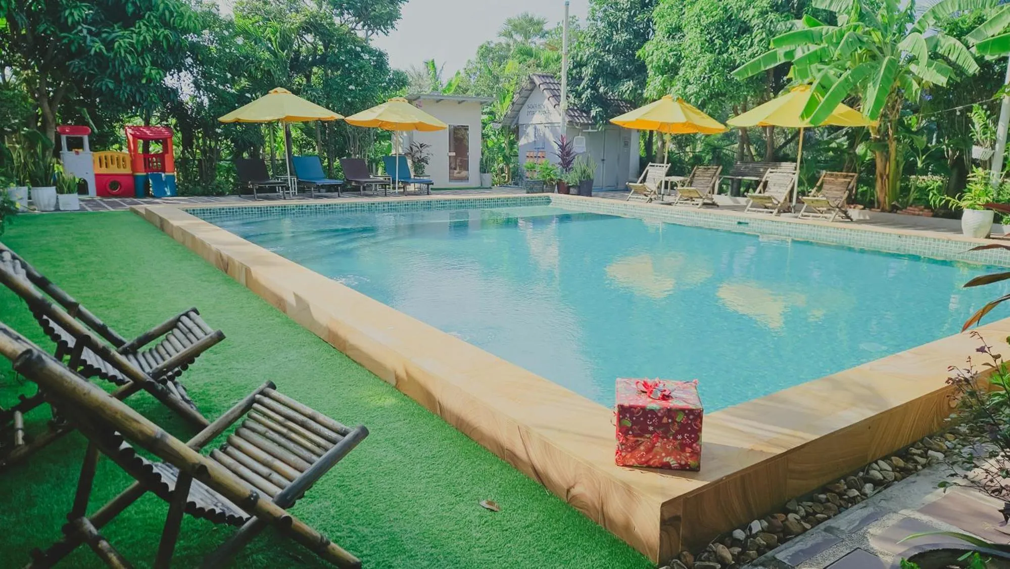 Swimming pool in Sanssouci Kep