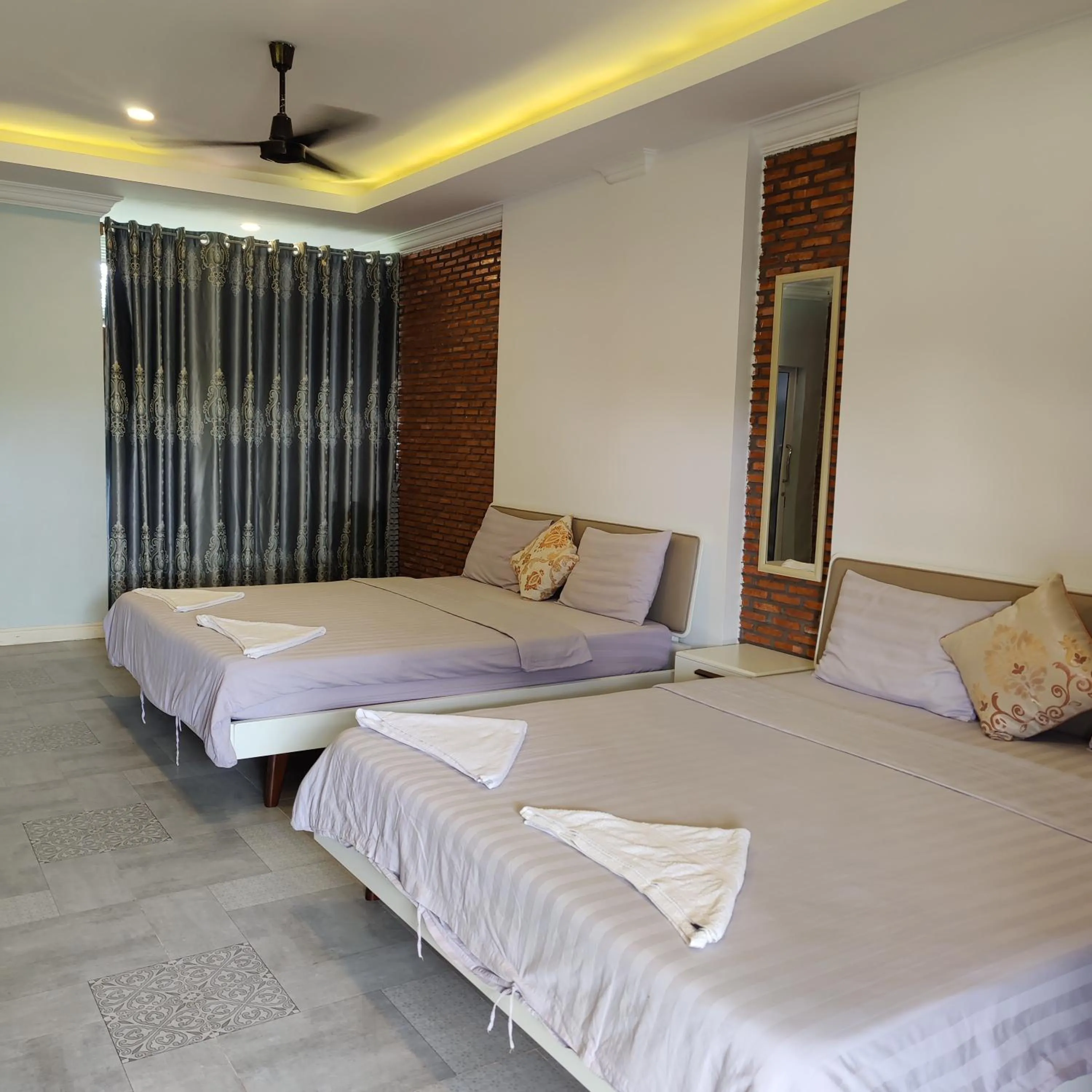 Photo of the whole room, Bed in Sanssouci Kep