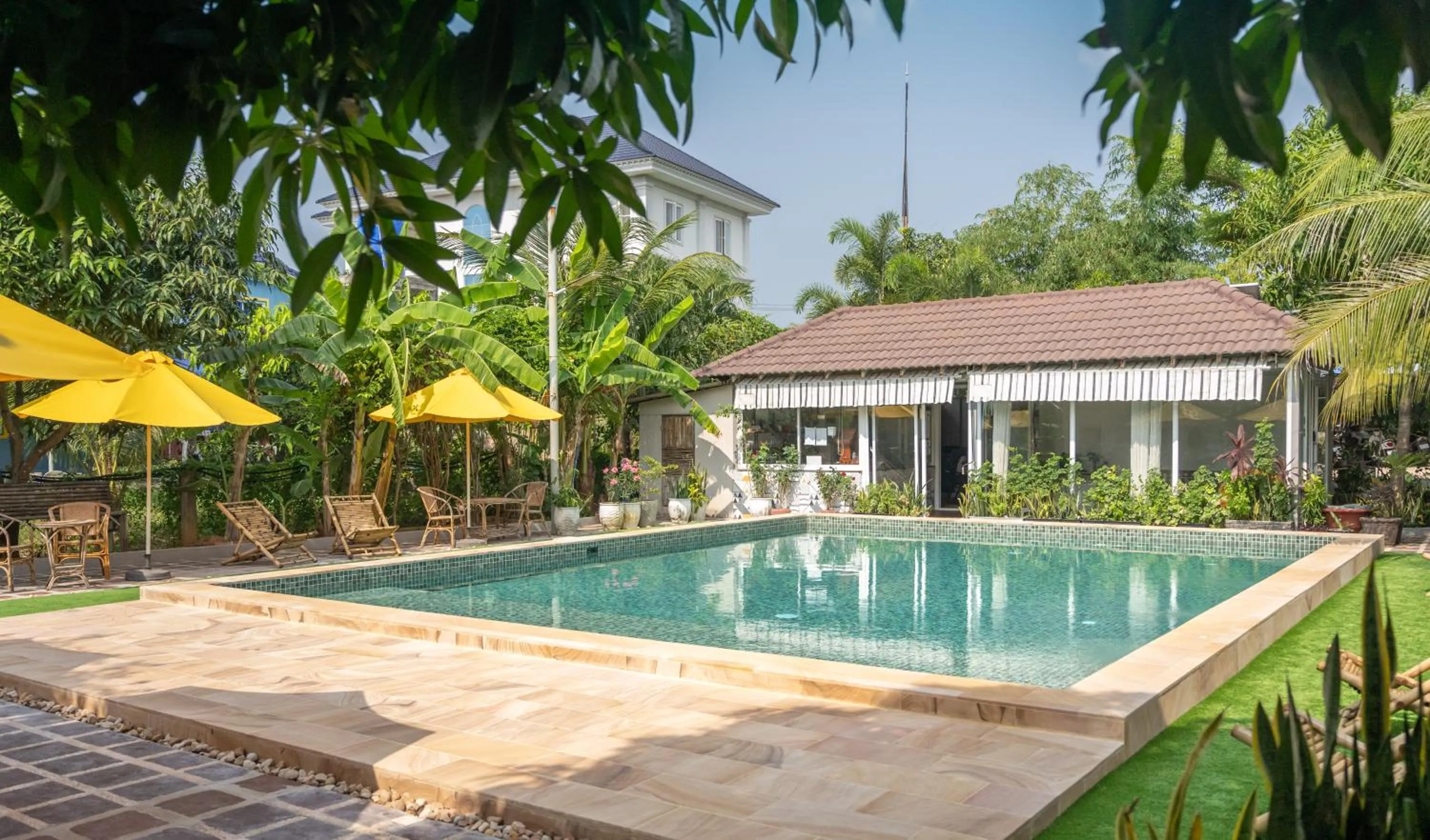 Swimming pool in Sanssouci Kep