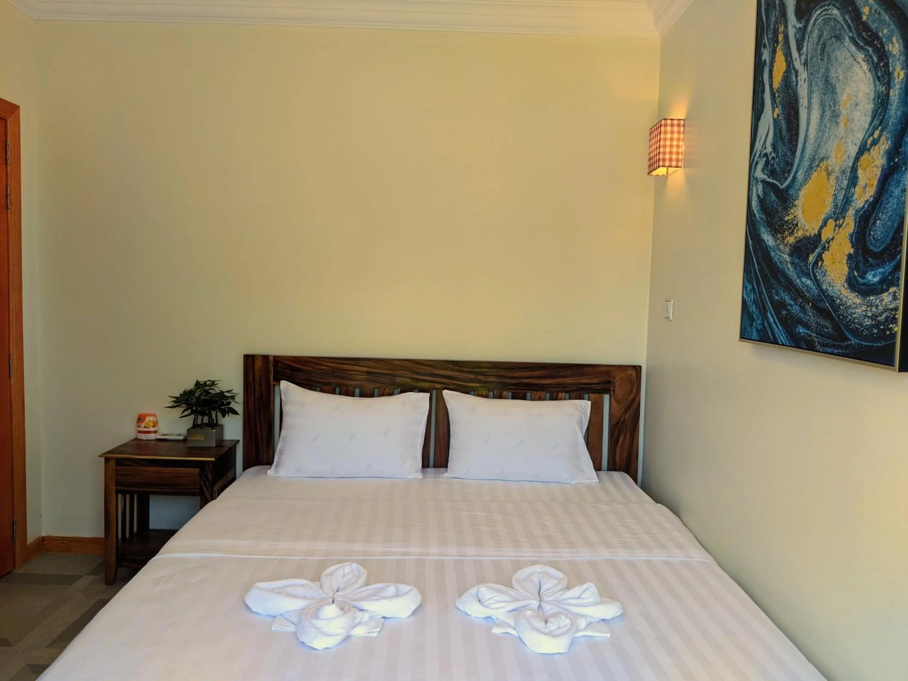 Bedroom, Bed in Sanssouci Kep