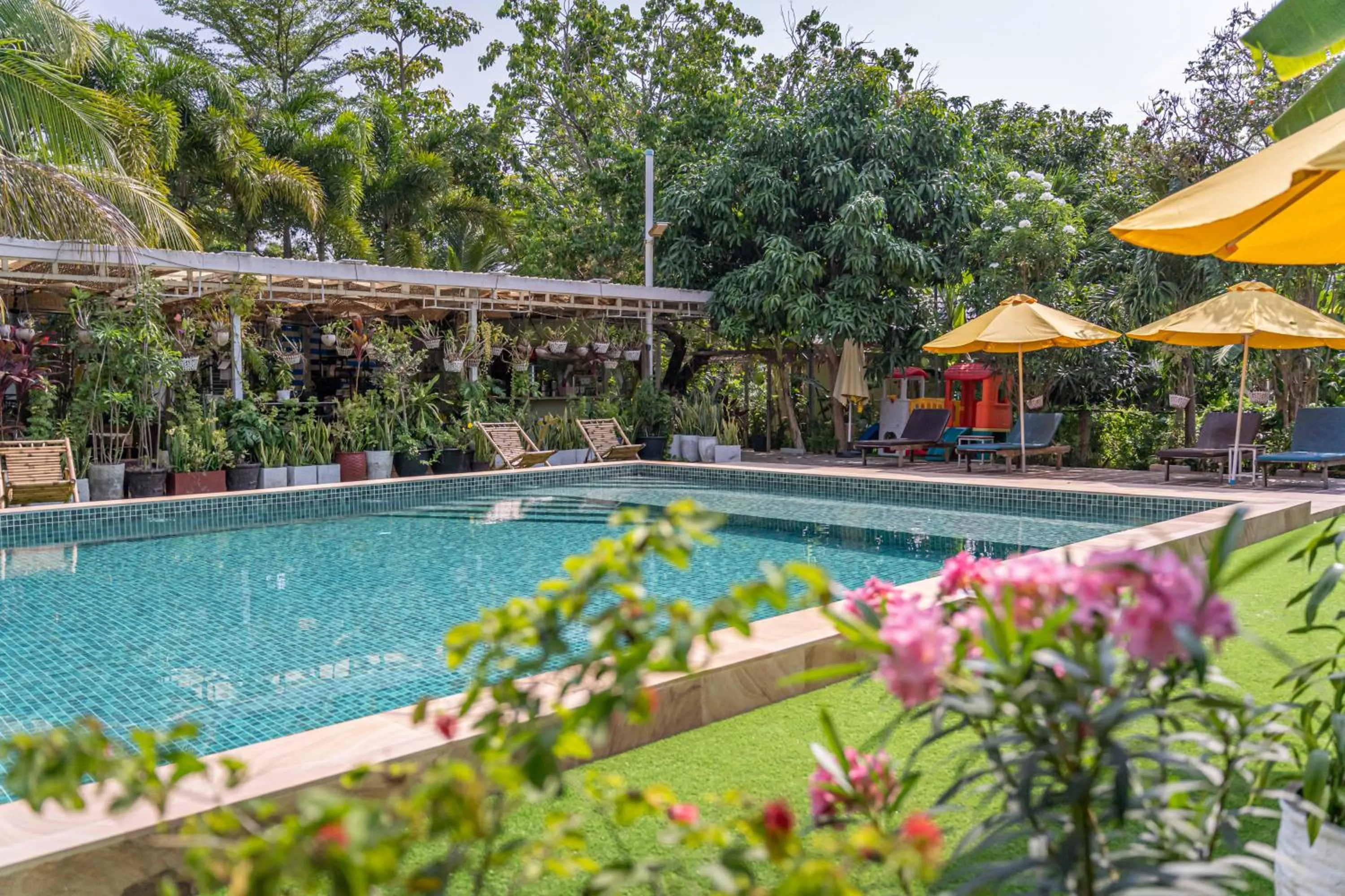Swimming pool in Sanssouci Kep