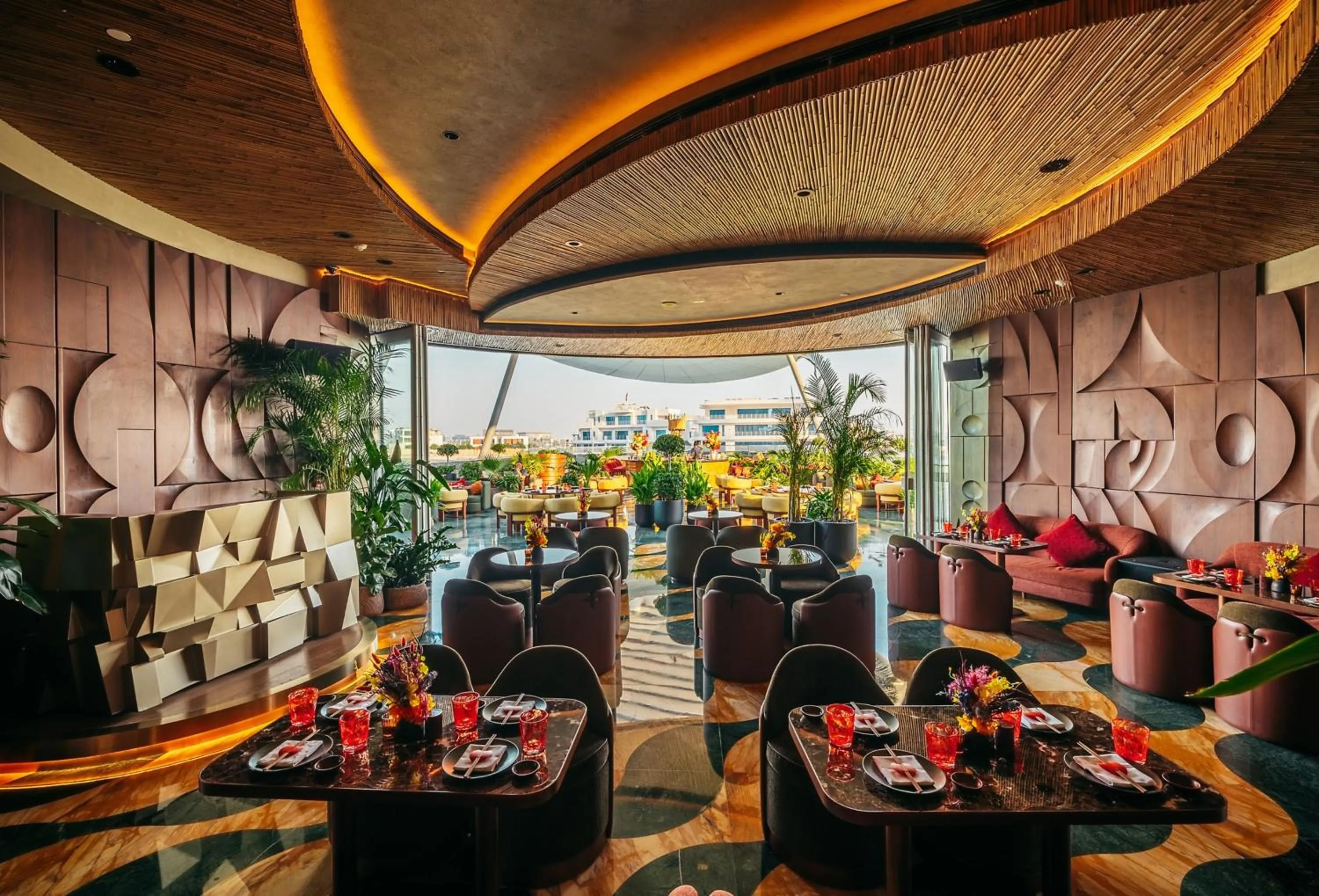 Restaurant/places to eat in Conrad Abu Dhabi Etihad Towers