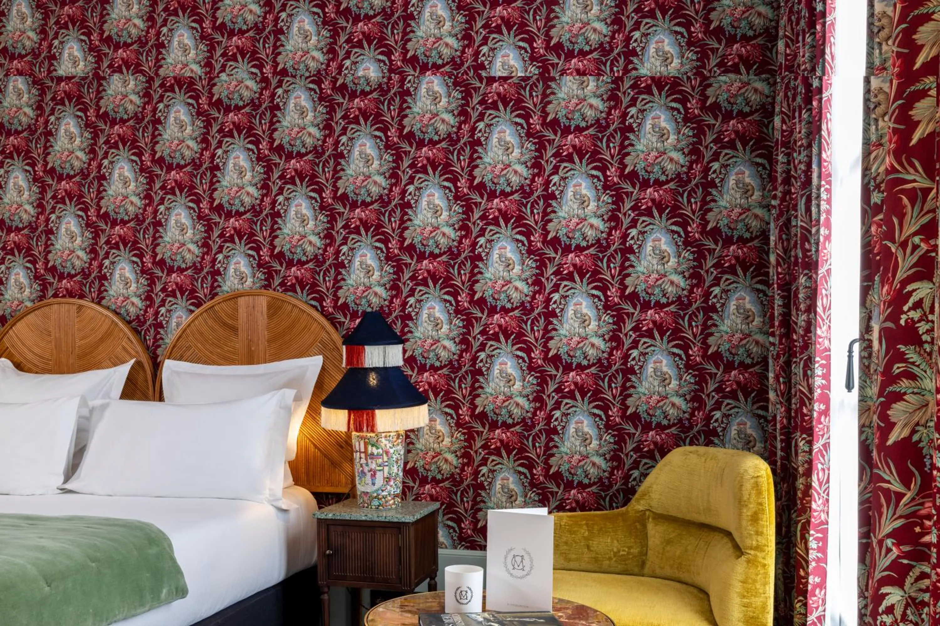 Seating area, Bed in Hôtel Monte Cristo