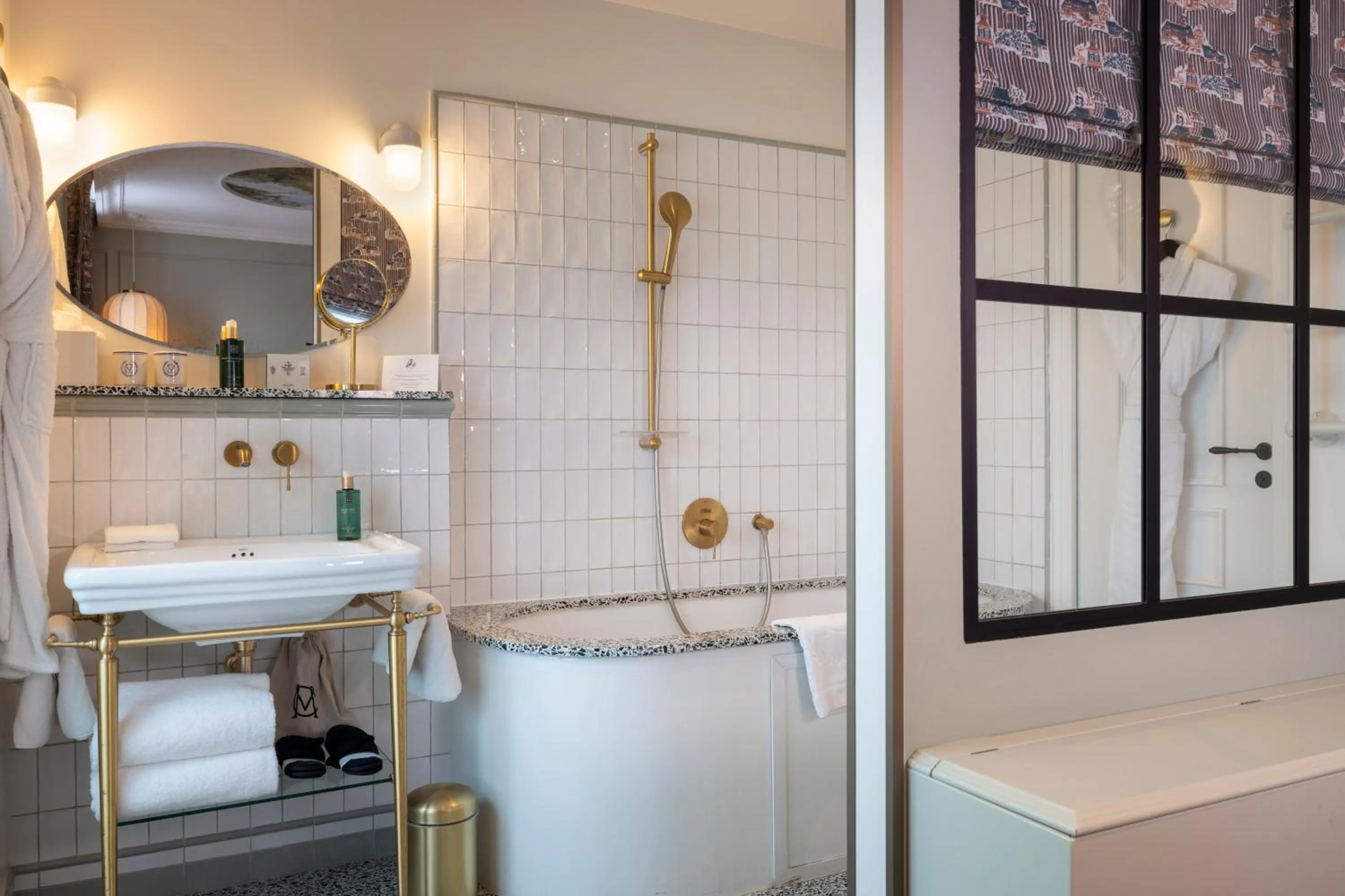 Bathroom in Hôtel Monte Cristo