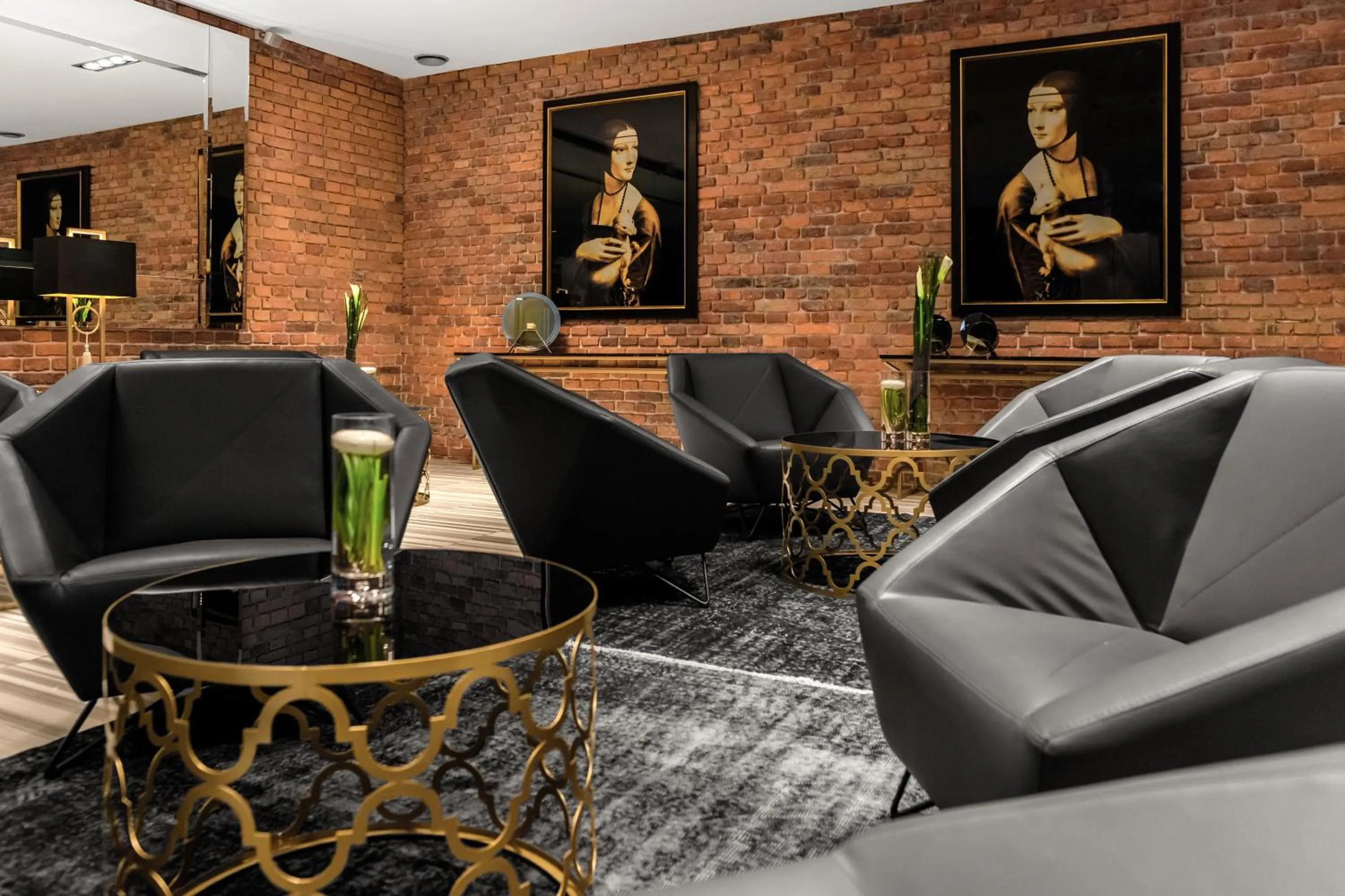 Communal lounge/ TV room in Queen Boutique Hotel