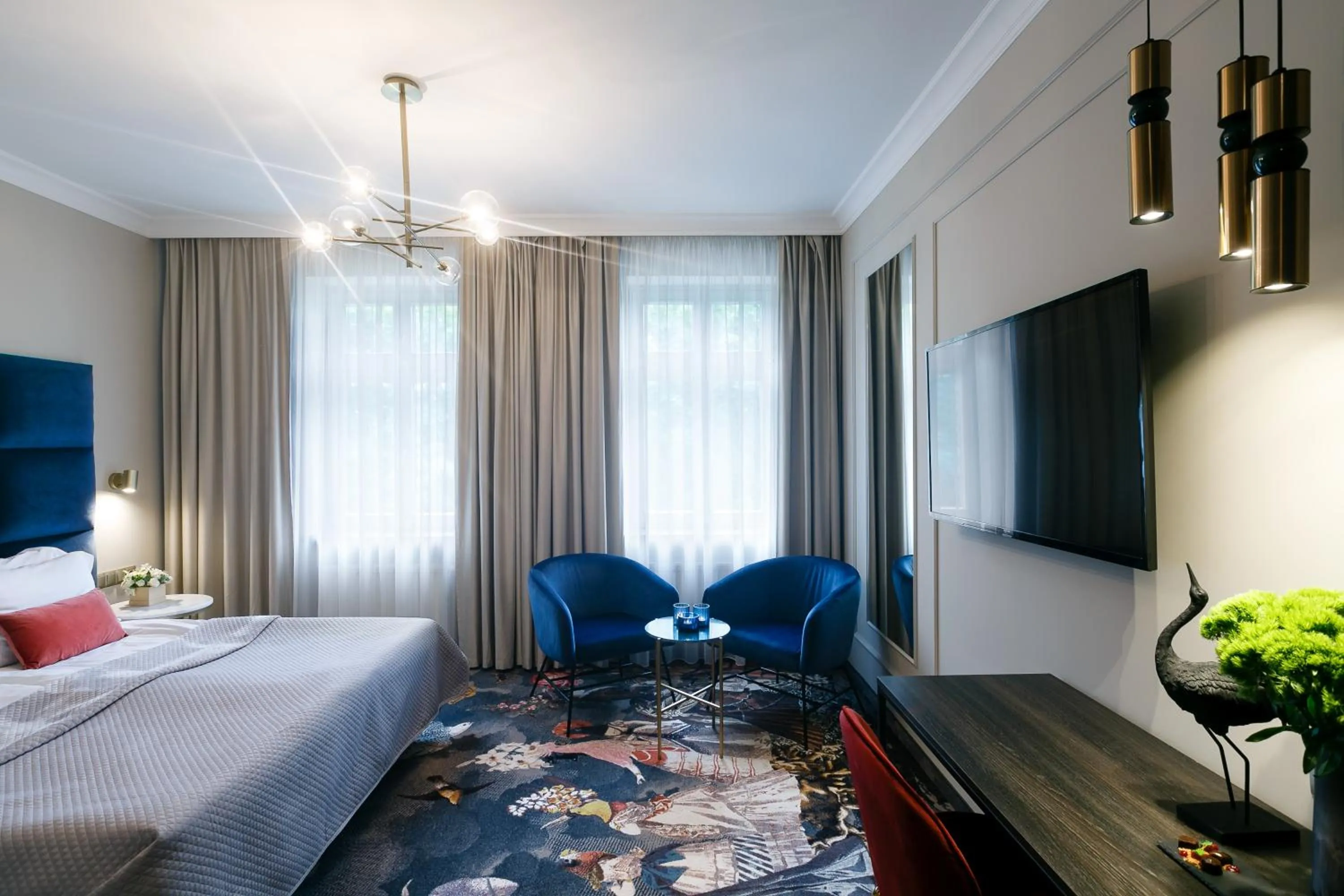 TV and multimedia, Bed in Queen Boutique Hotel