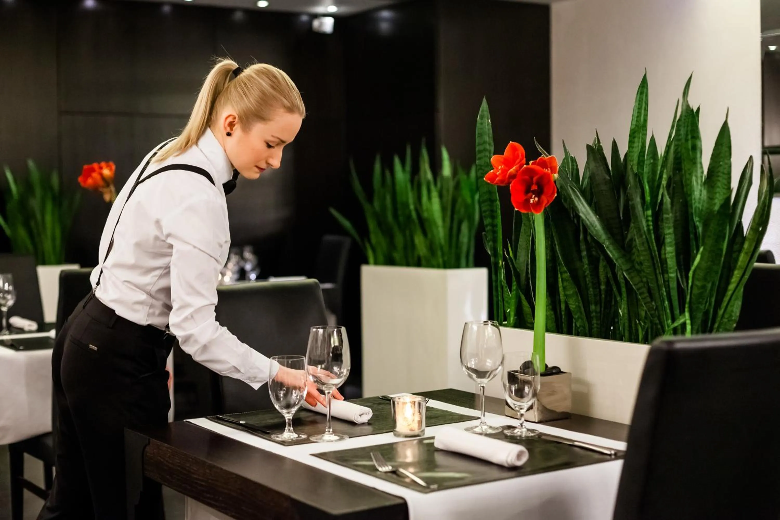 Restaurant/places to eat in Queen Boutique Hotel