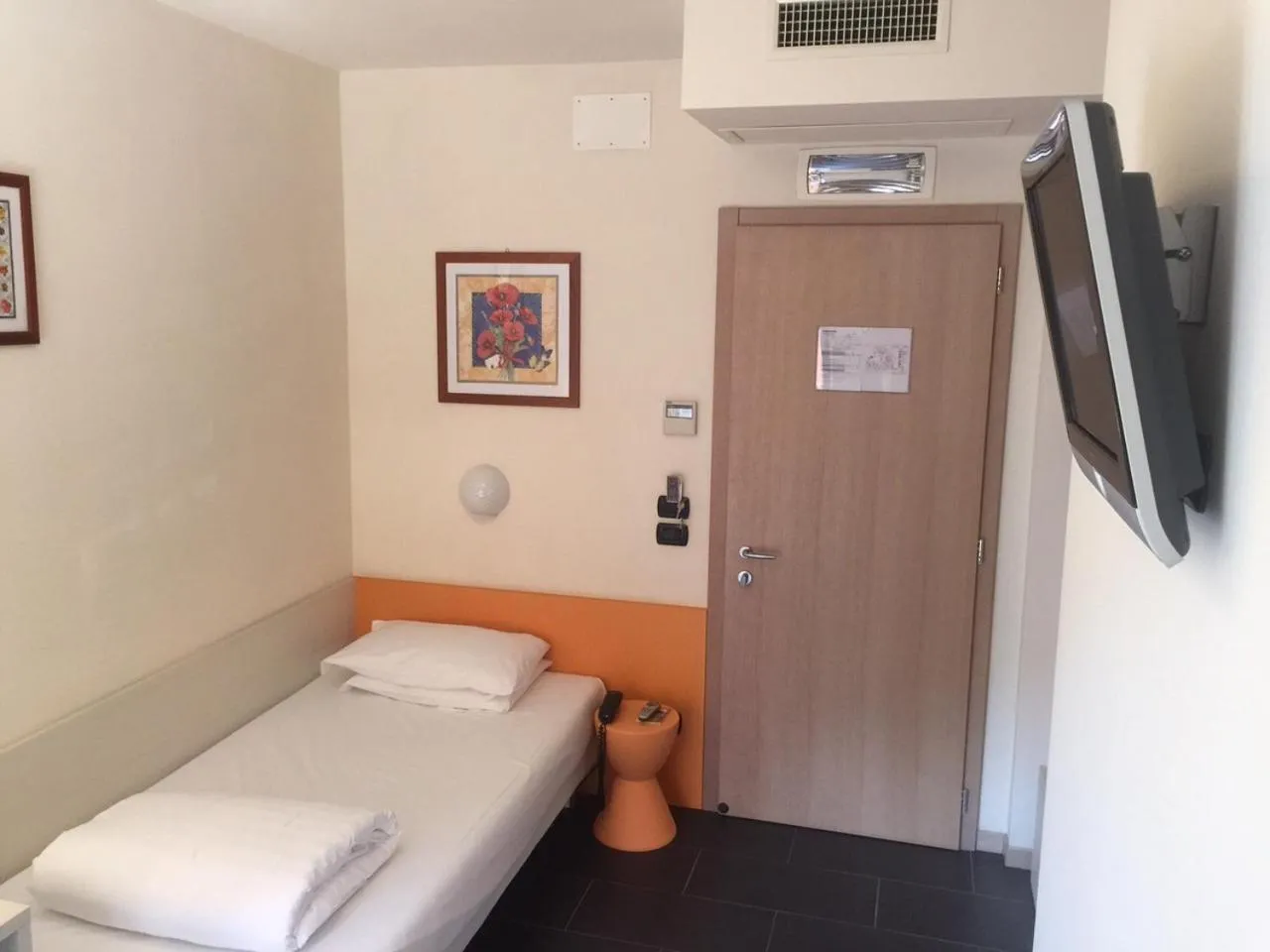 Photo of the whole room in Hotel Anna