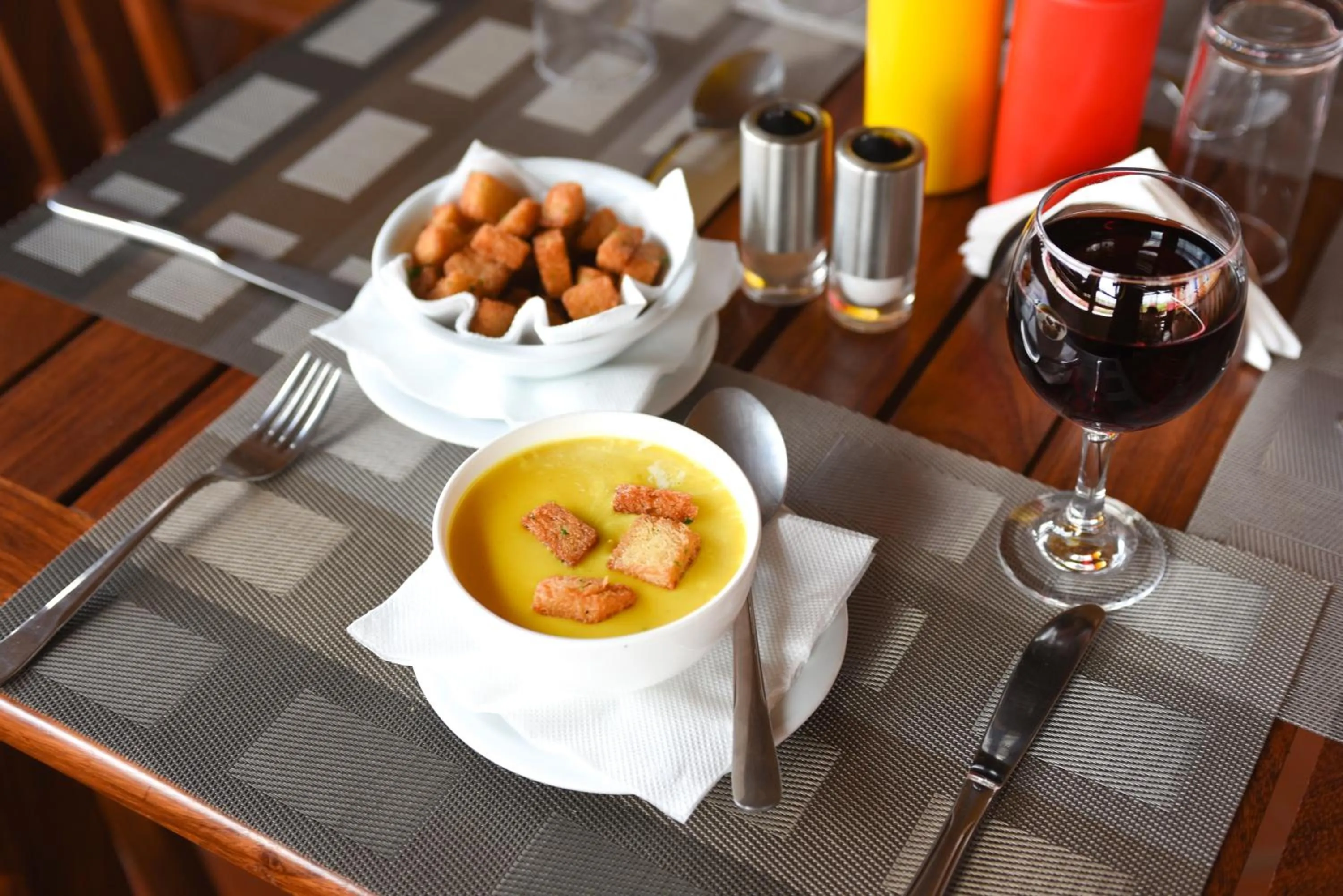 Food and drinks in Nyumbani Hotel