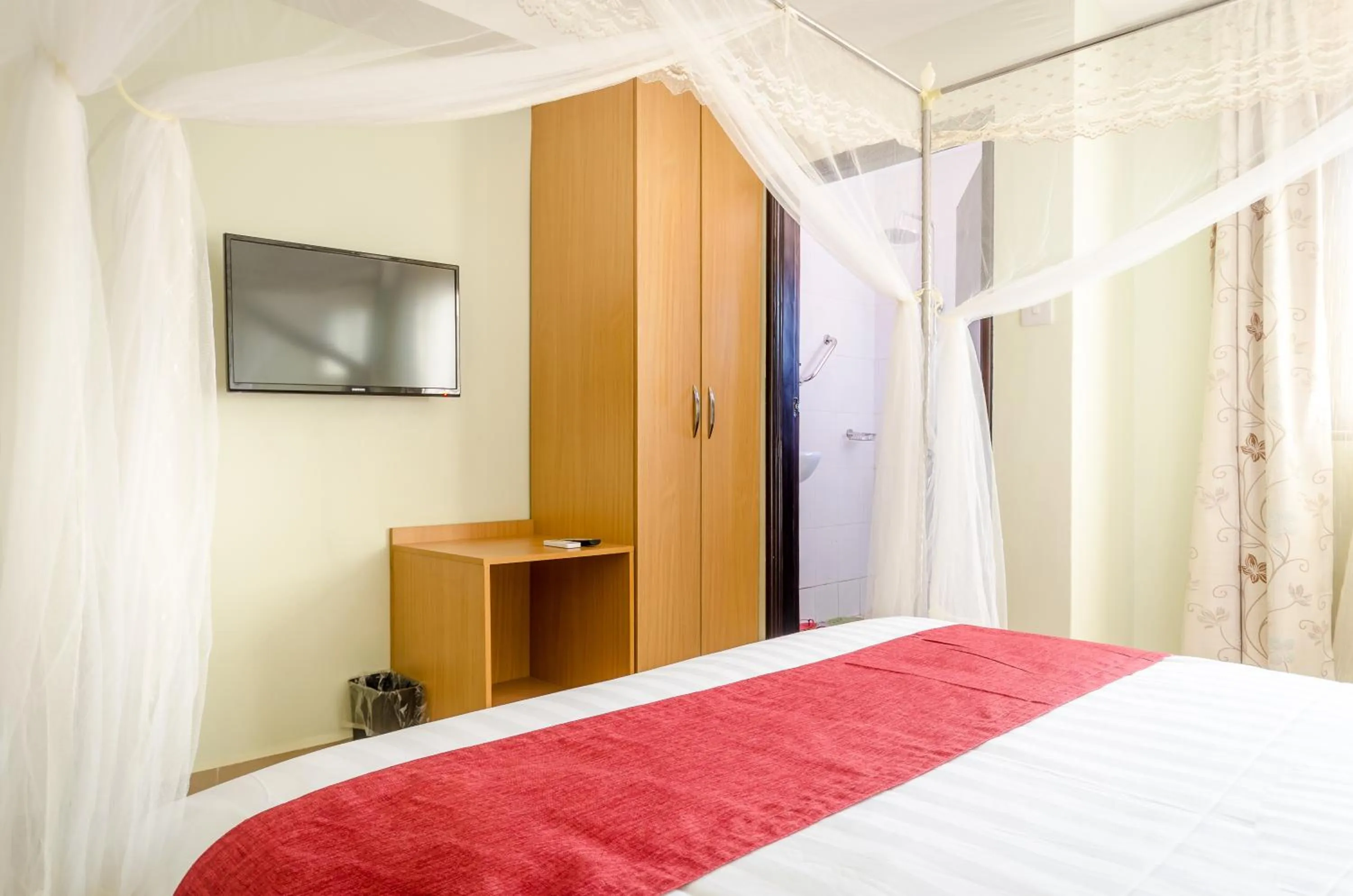 TV and multimedia, Bed in Nyumbani Hotel