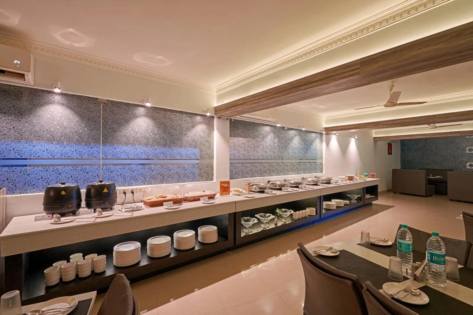 Restaurant/places to eat in Downtown Business Hotel