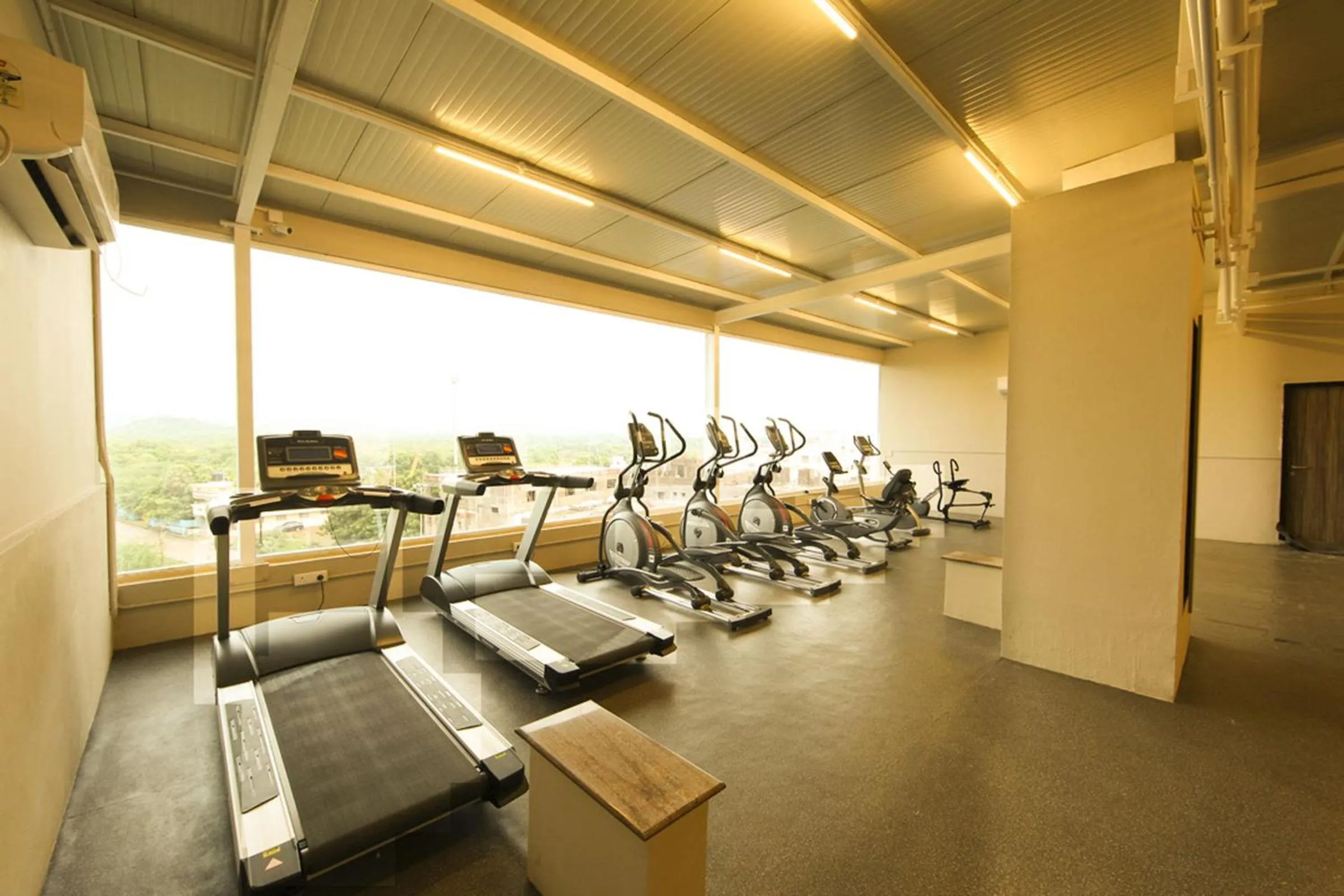 Fitness centre/facilities in Downtown Business Hotel