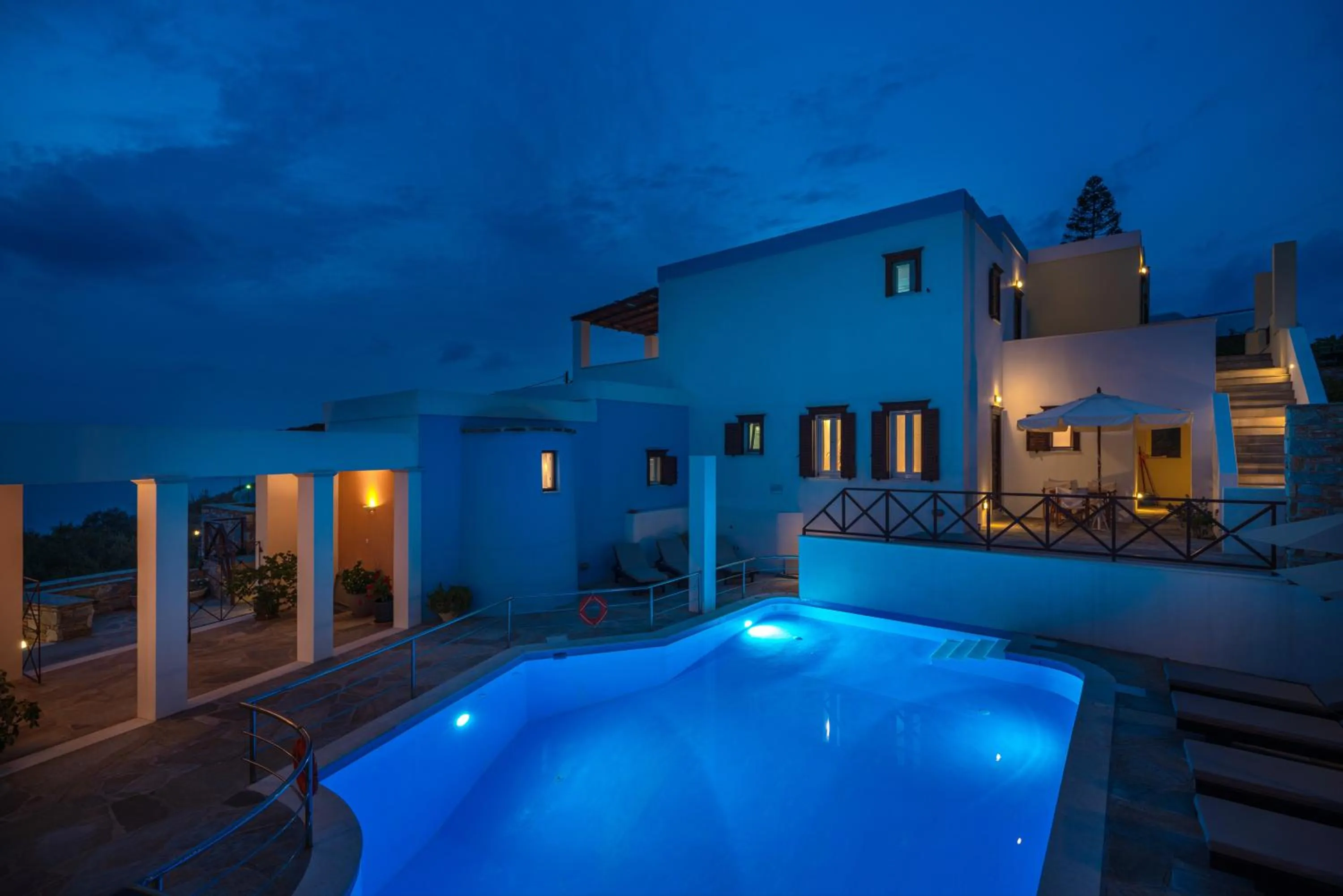 Night in Reggina's Apartments