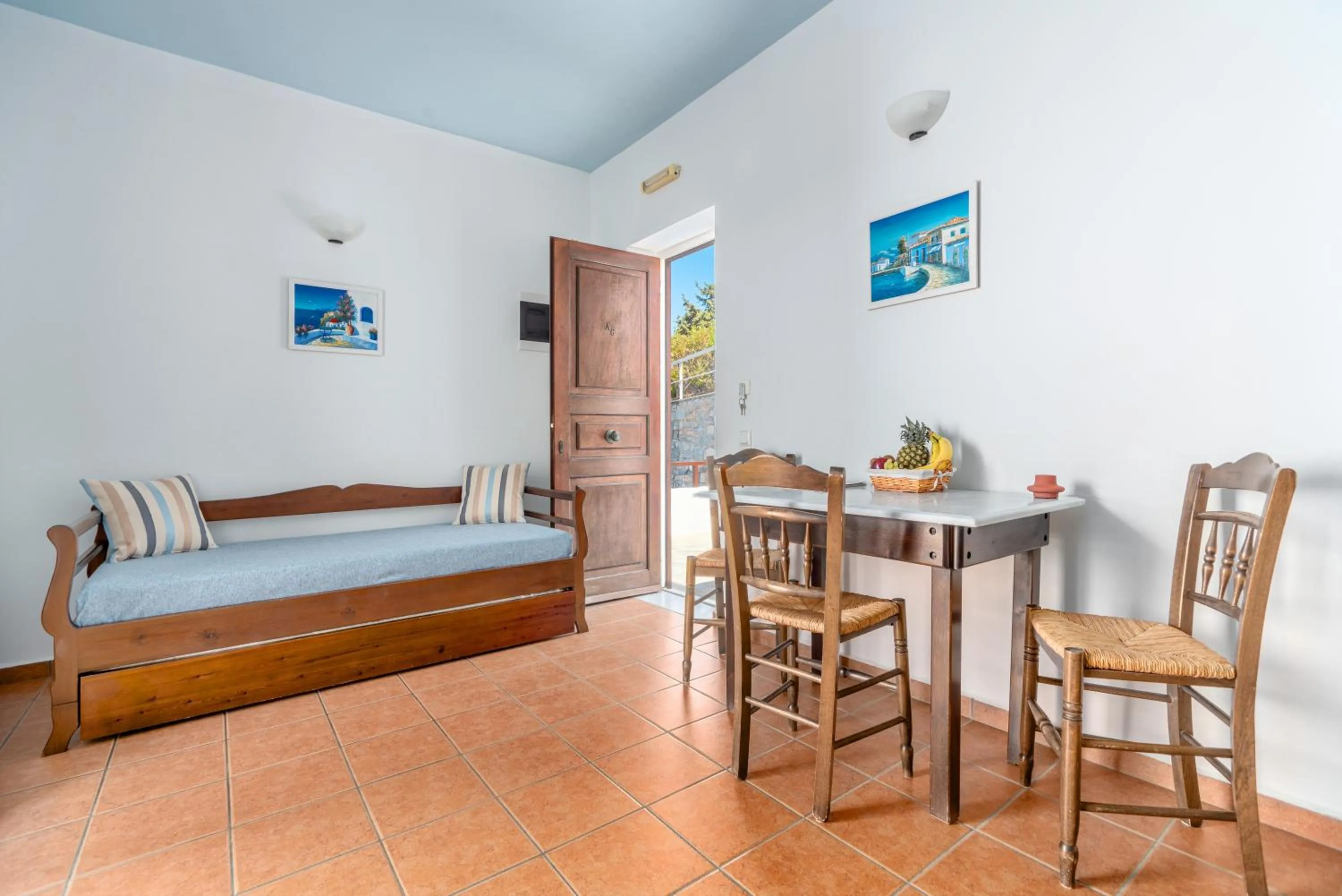 Living room, Bed in Reggina's Apartments