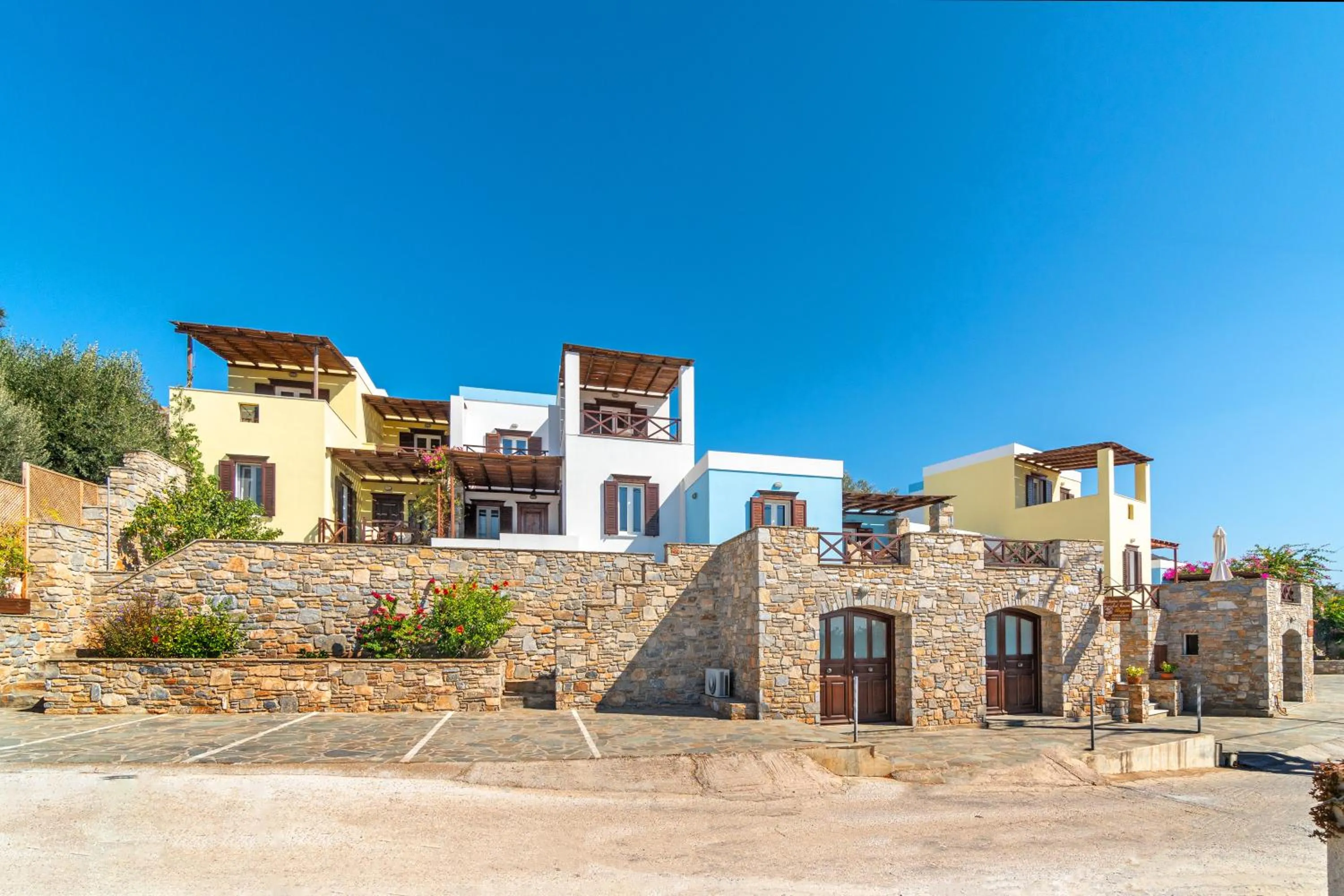 Property building in Reggina's Apartments