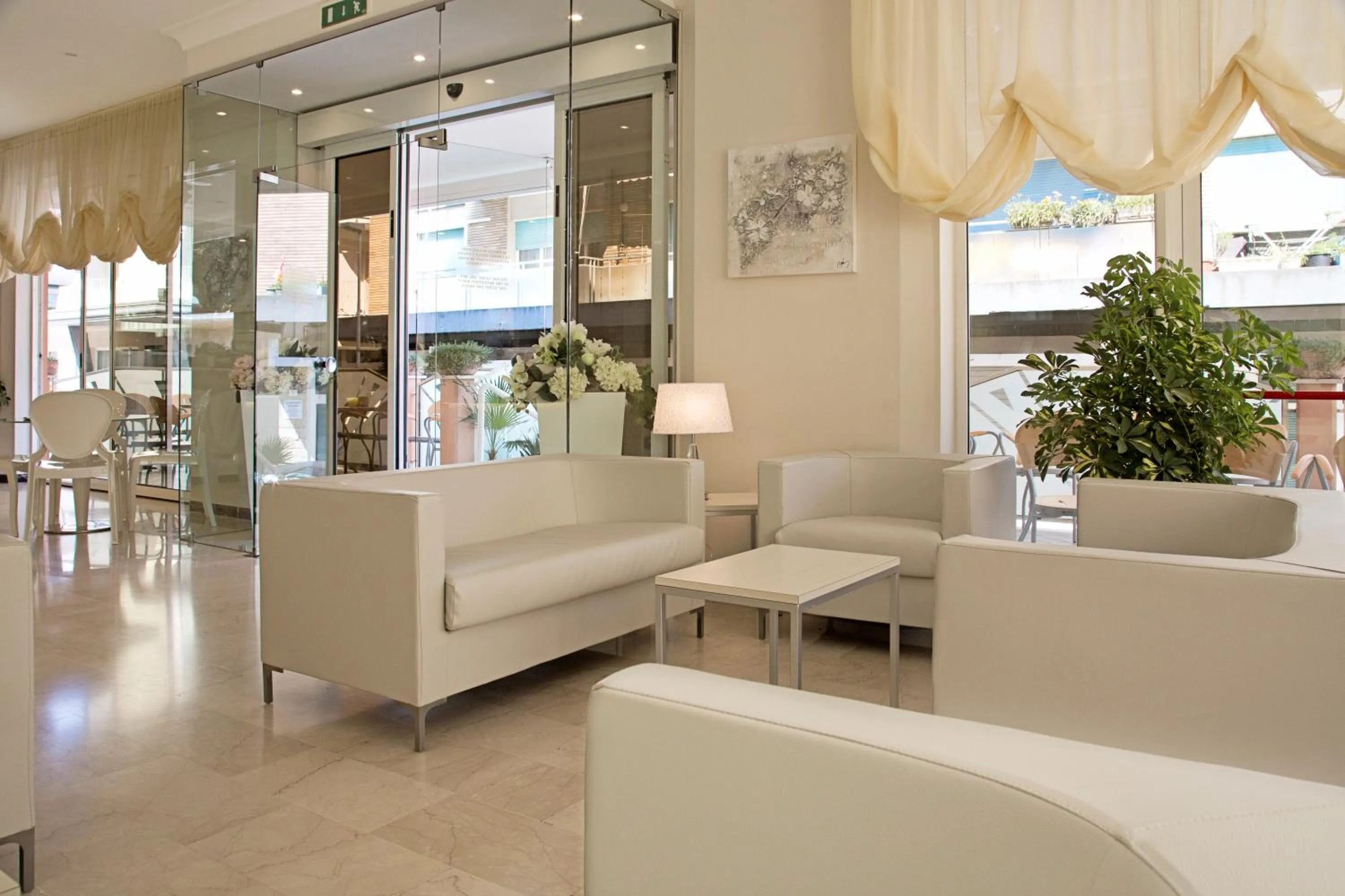 Communal lounge/ TV room in Hotel Radar