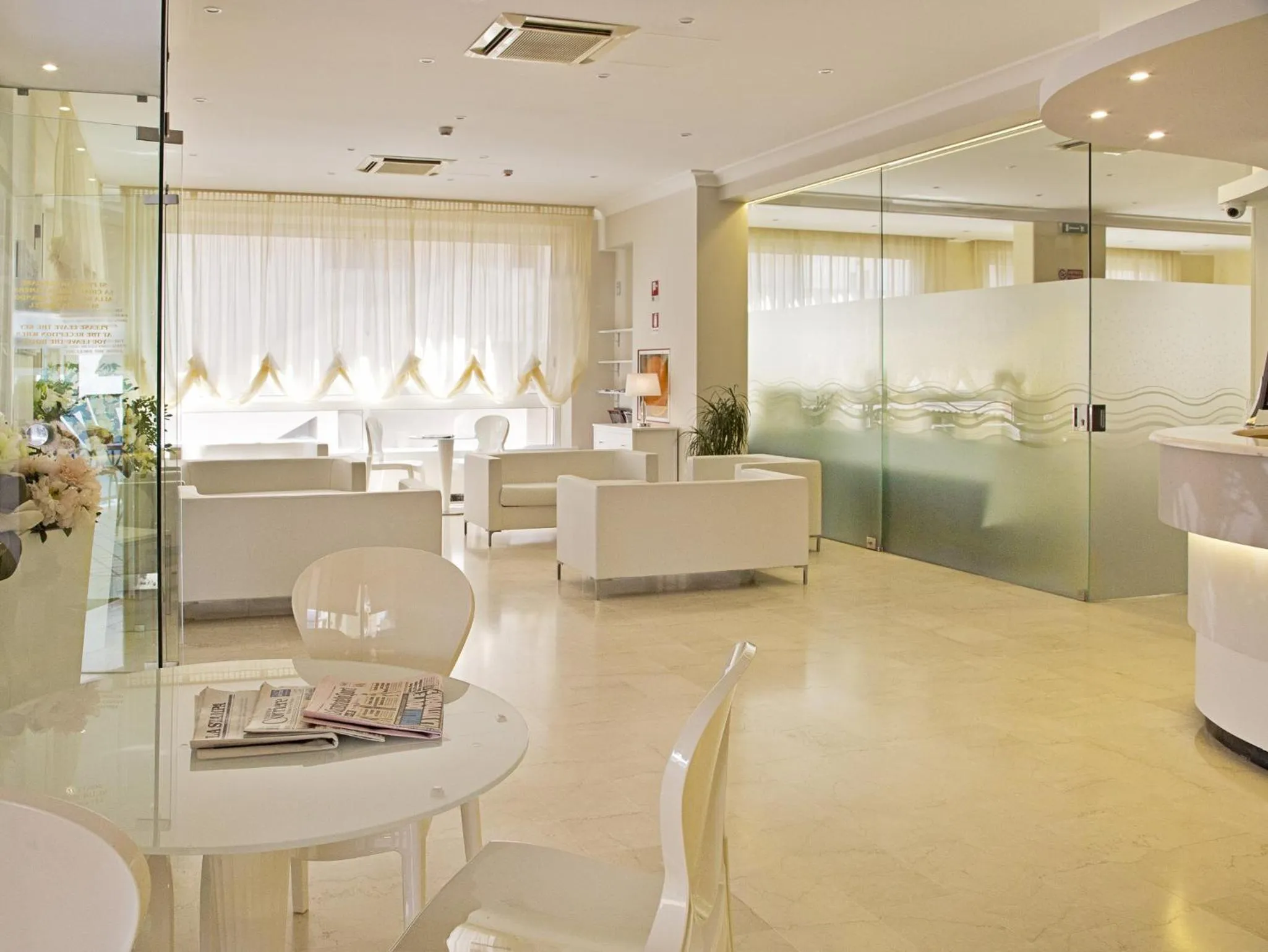 Communal lounge/ TV room in Hotel Radar