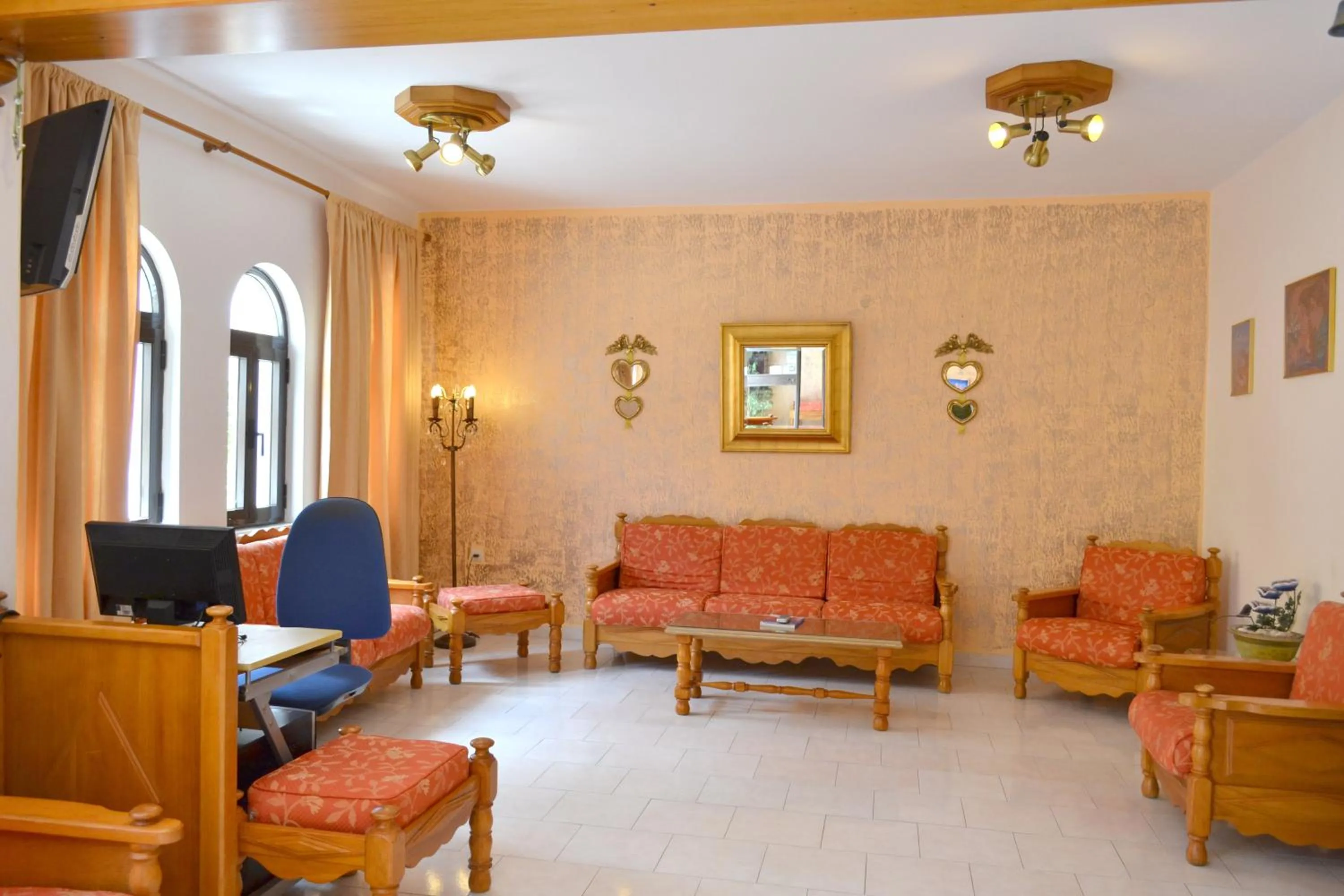 Communal lounge/ TV room in Amaryllis Hotel