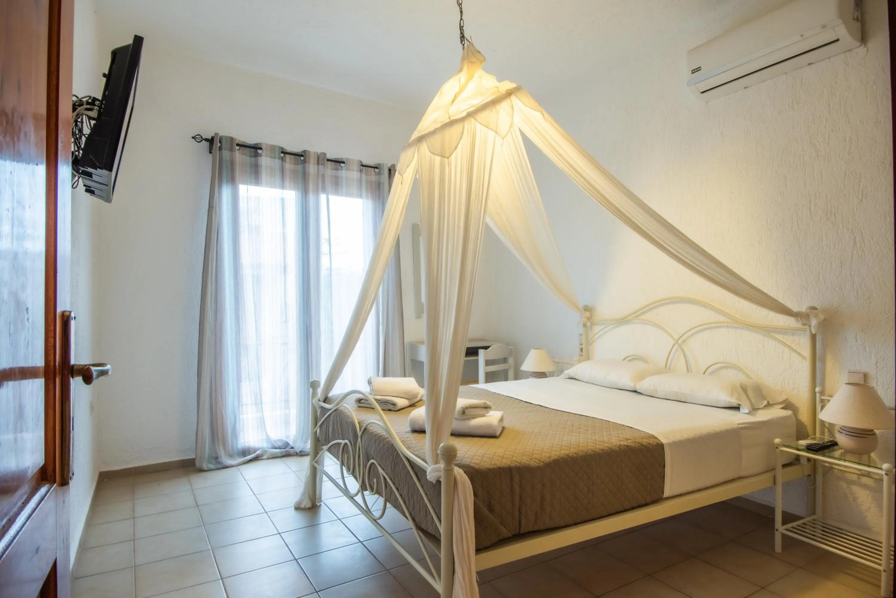 Bed in Athina Villas