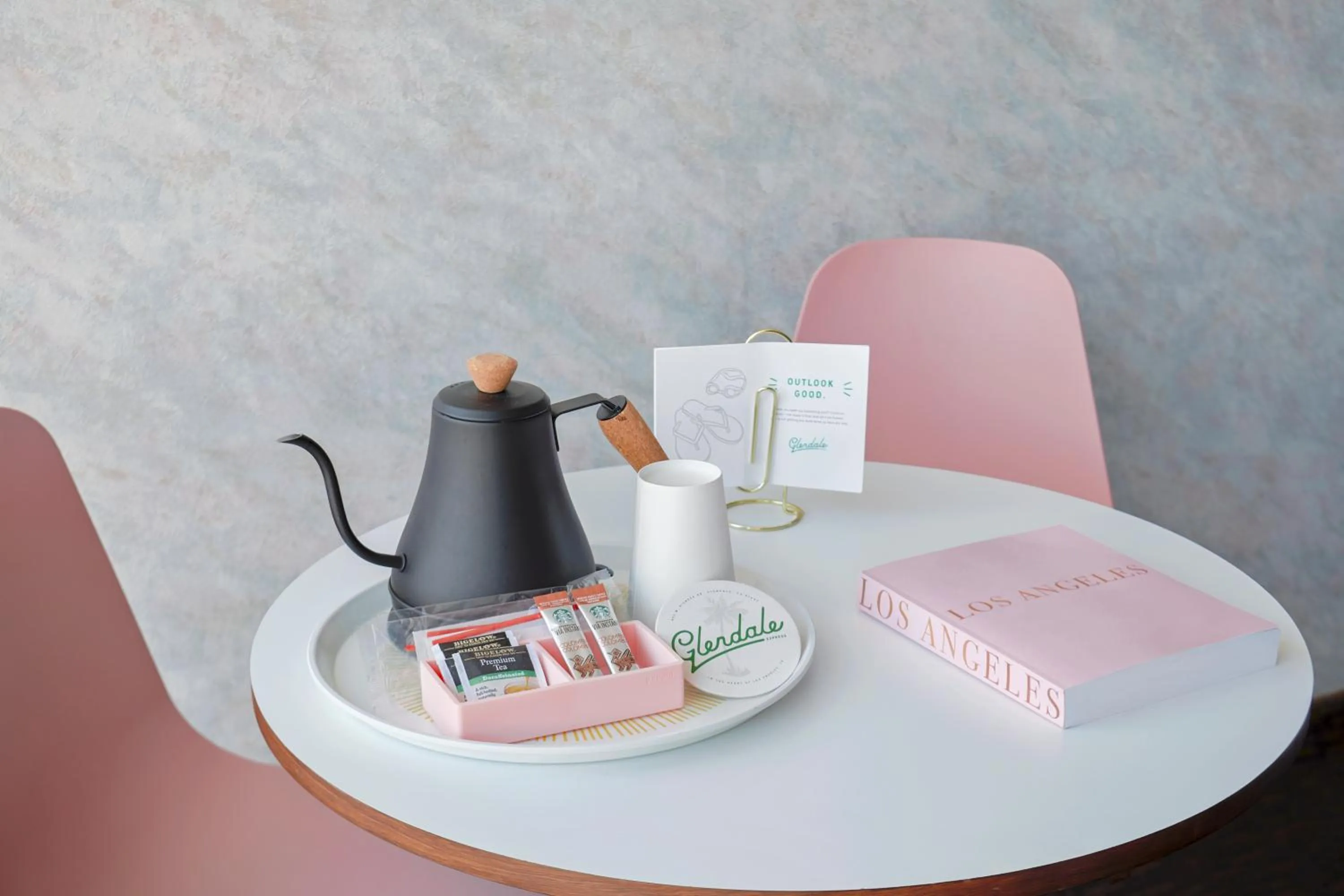 Coffee/tea facilities in Glendale Express Hotel Los Angeles