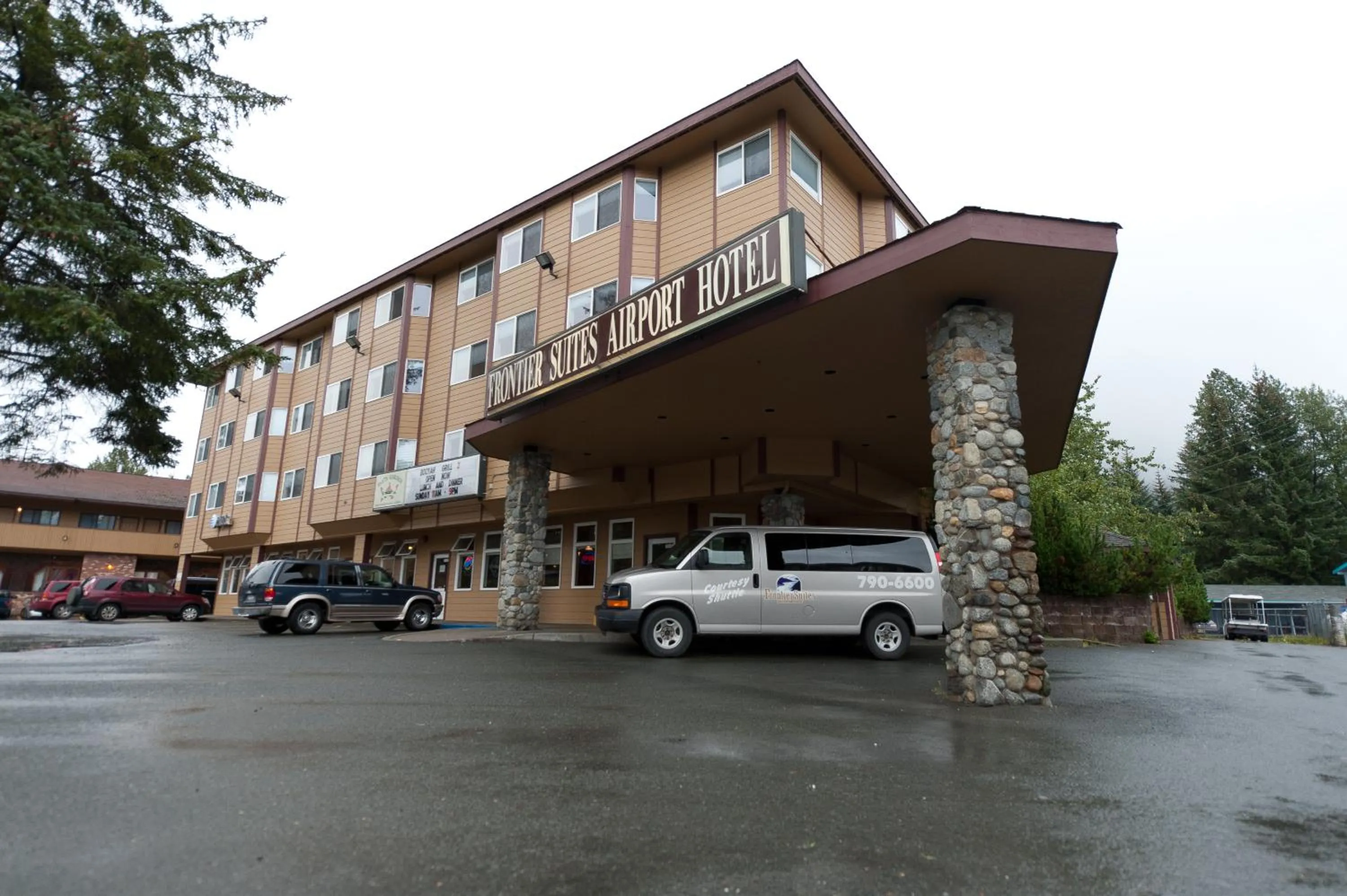Facade/entrance in Frontier Suites Hotel in Juneau