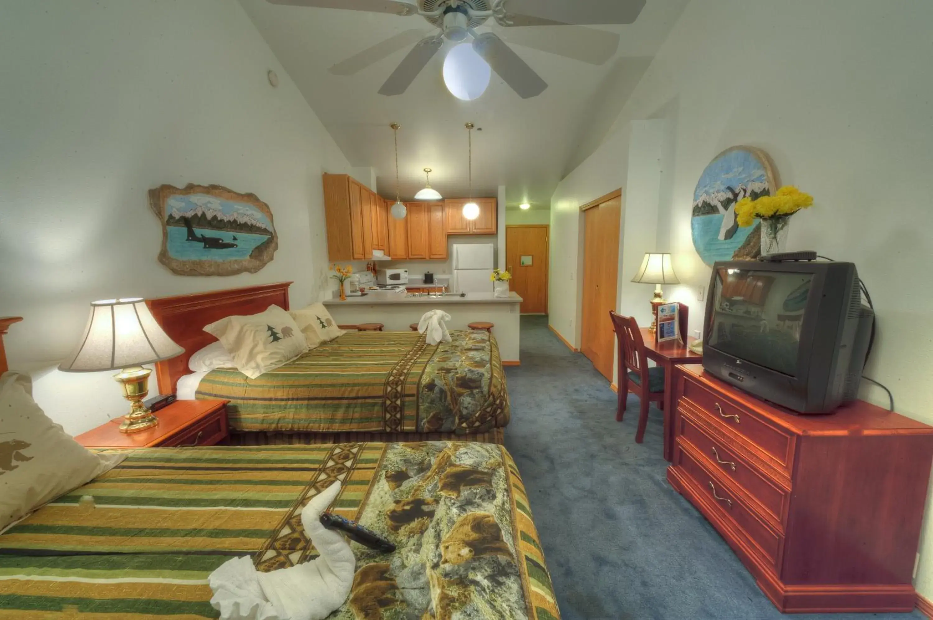 Queen Room with Two Queen Beds in Frontier Suites Hotel in Juneau Queen Room with Two Queen Beds in Frontier Suites Hotel in Juneau