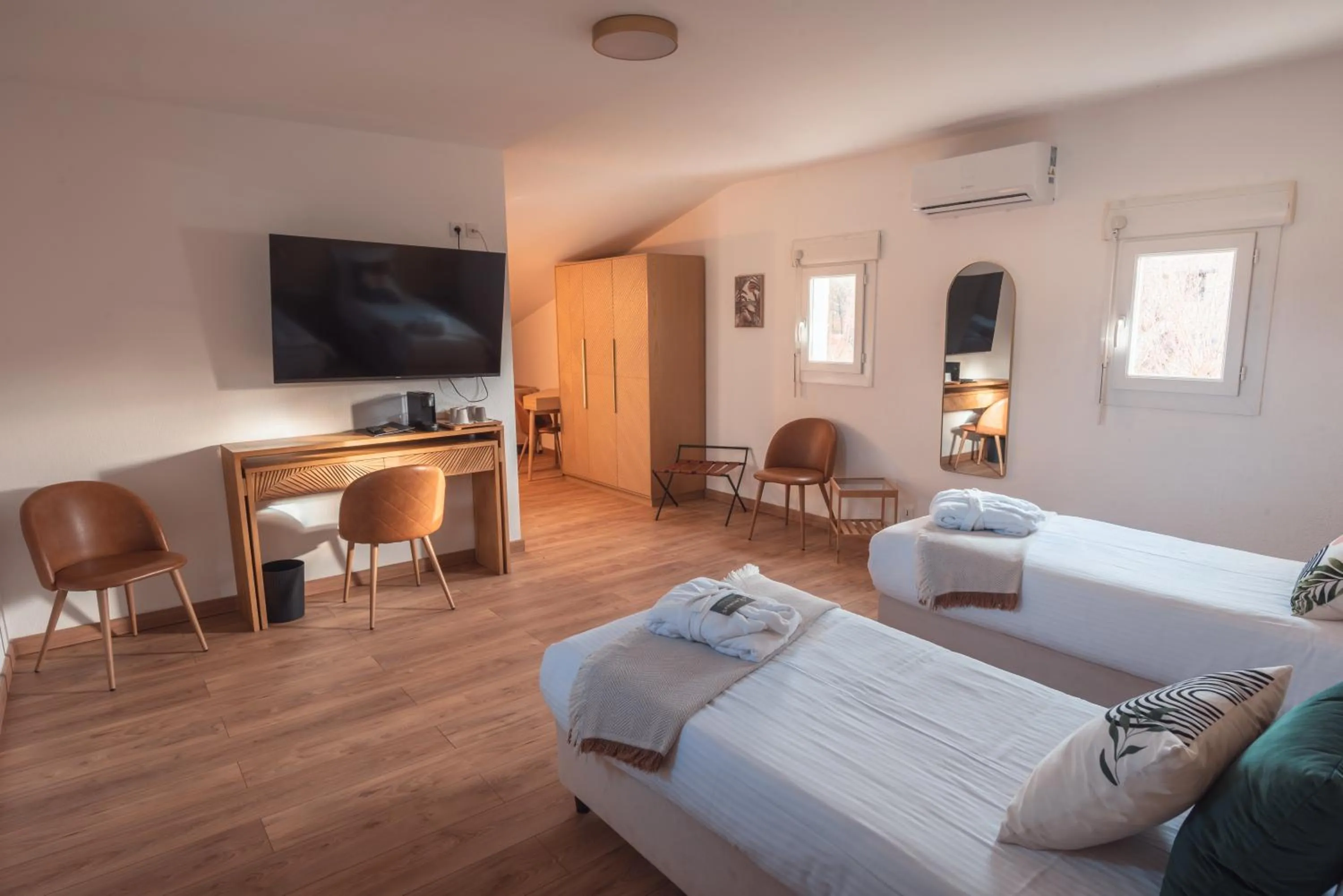 Photo of the whole room in Golf Resort de Digne-les-bains by Adonis